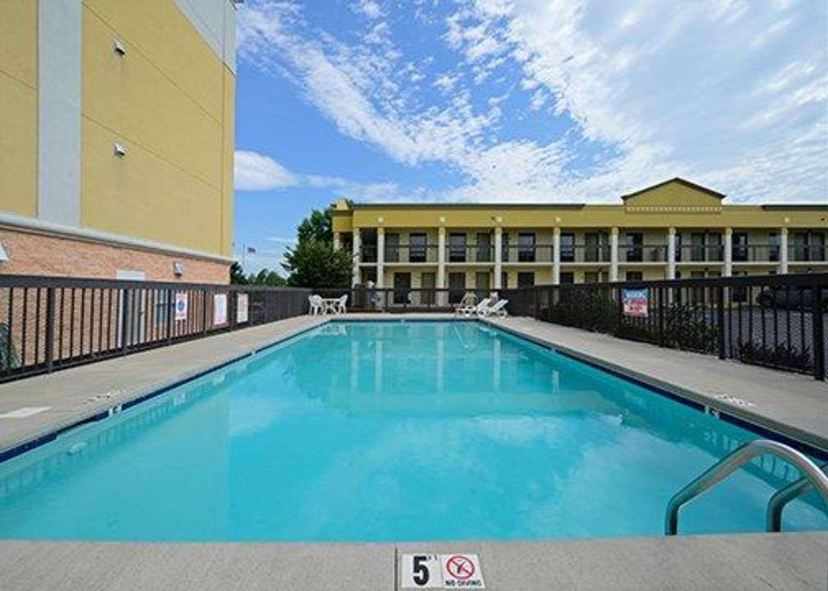 Quality Inn & Suites Mooresville — photo 4