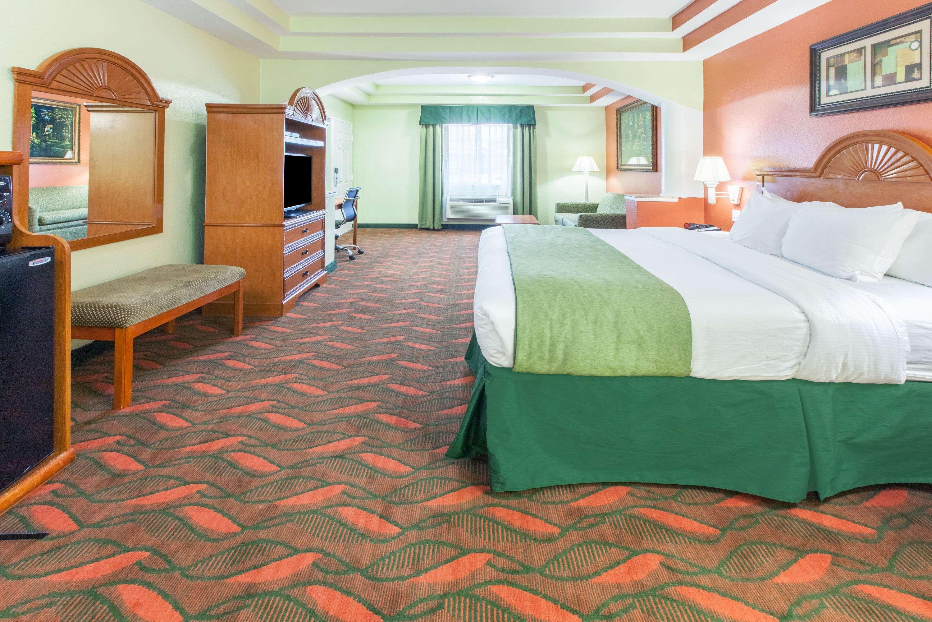 Days Inn & Suites Houston Hobby Airport — photo 4