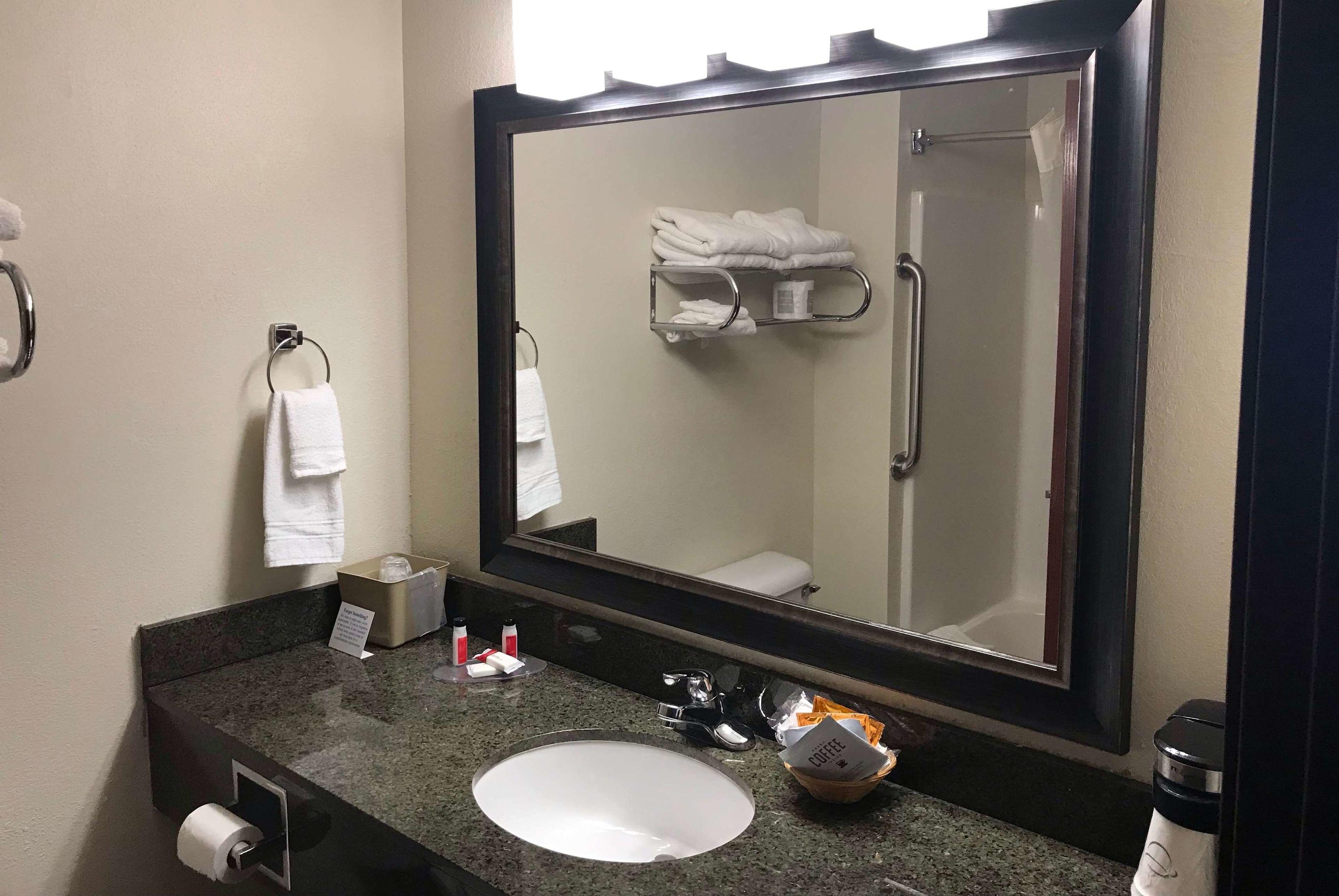 AmericInn by Wyndham Maquoketa — photo 5