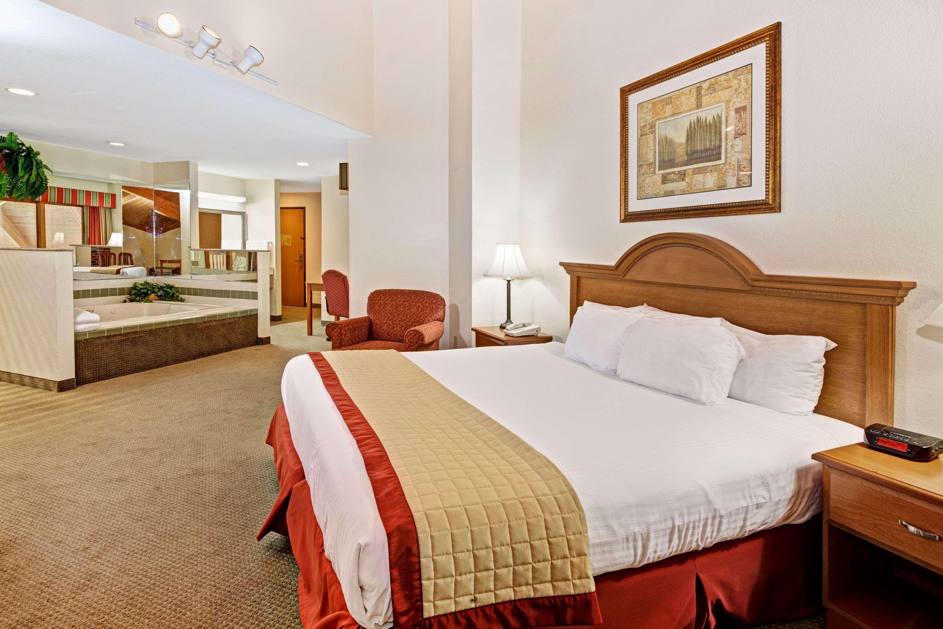 Baymont Inn and Suites Indianapolis — photo 4