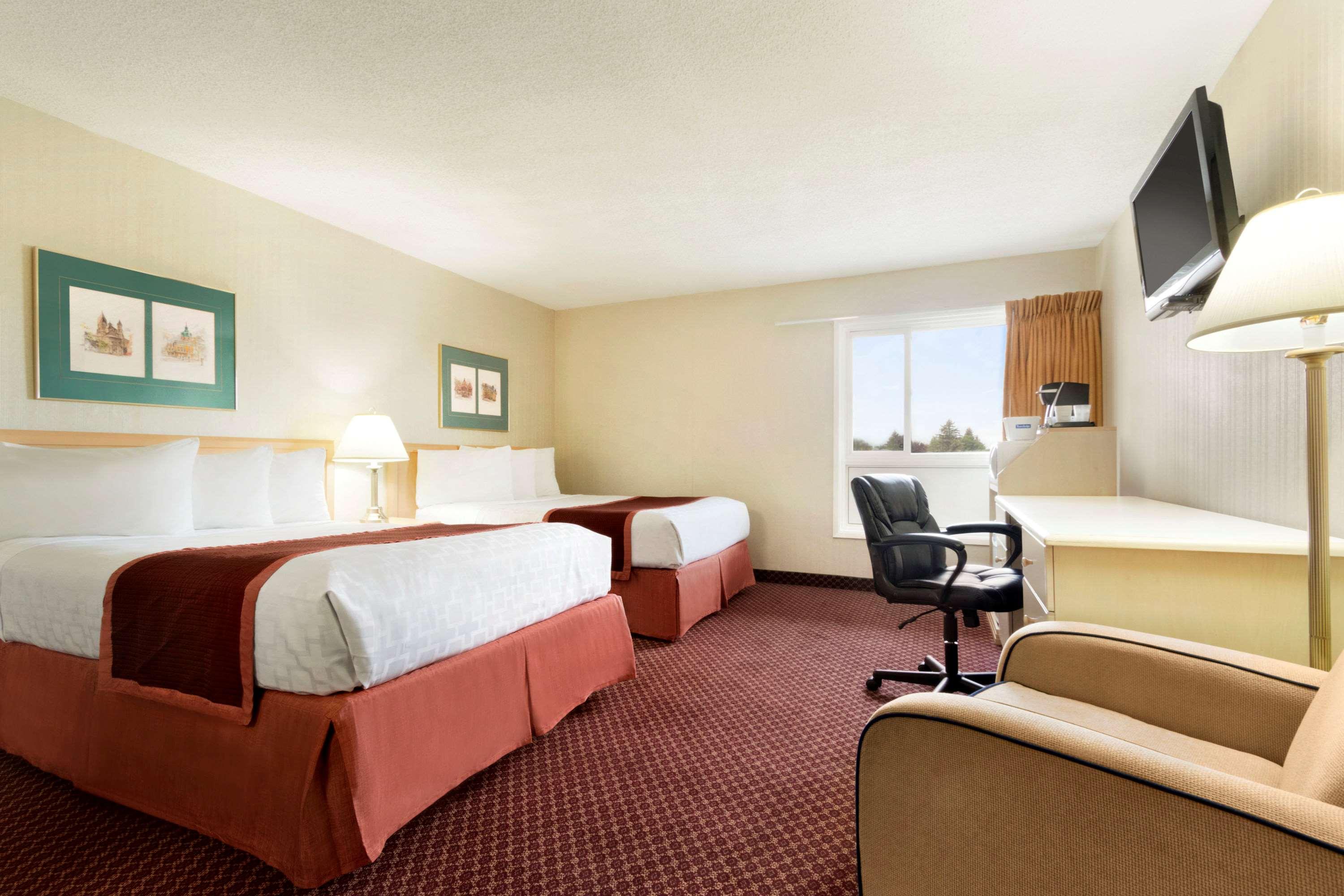 Travelodge Lethbridge — photo 4