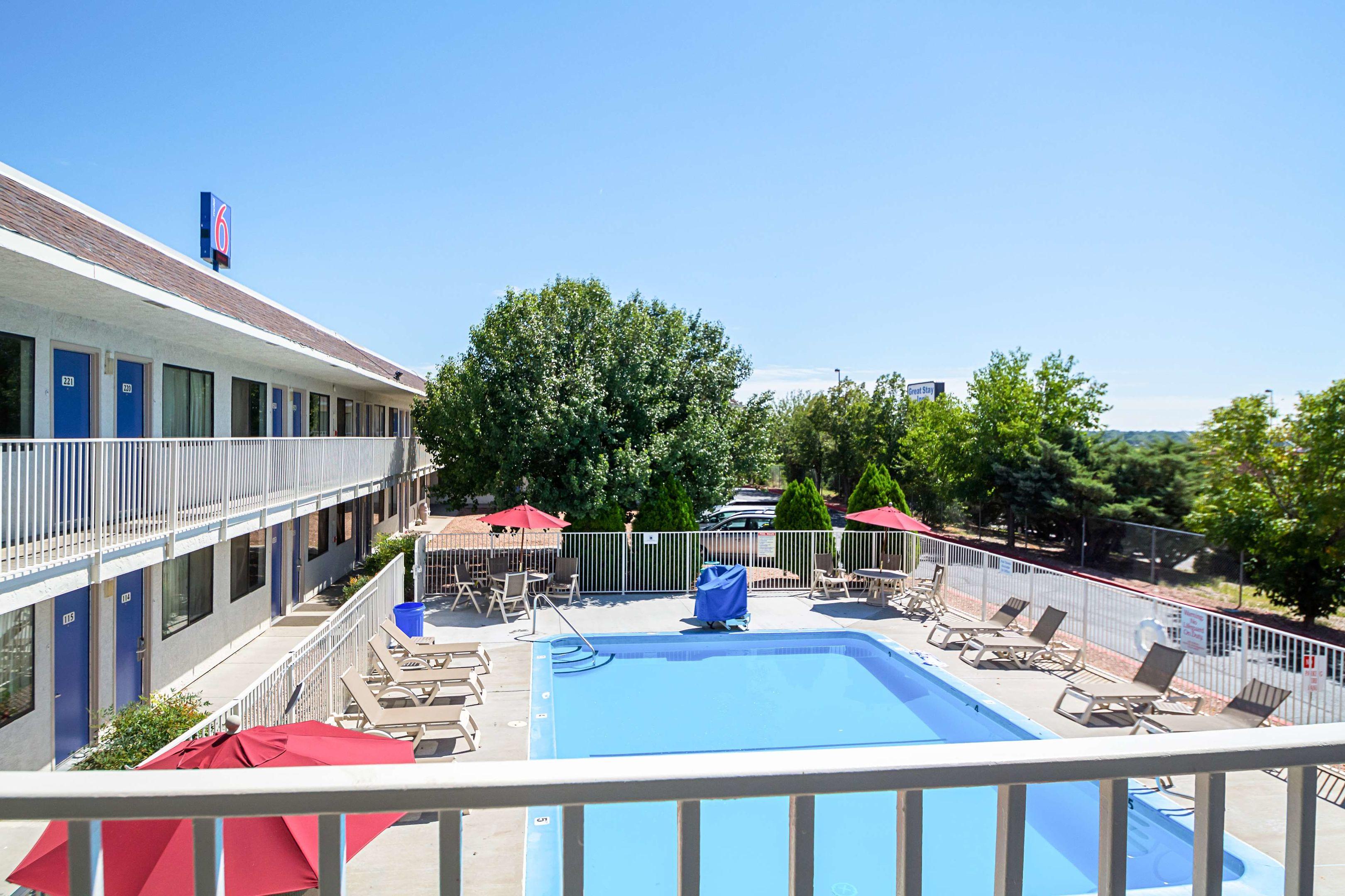 Motel 6 Pueblo I 25 — photo 3