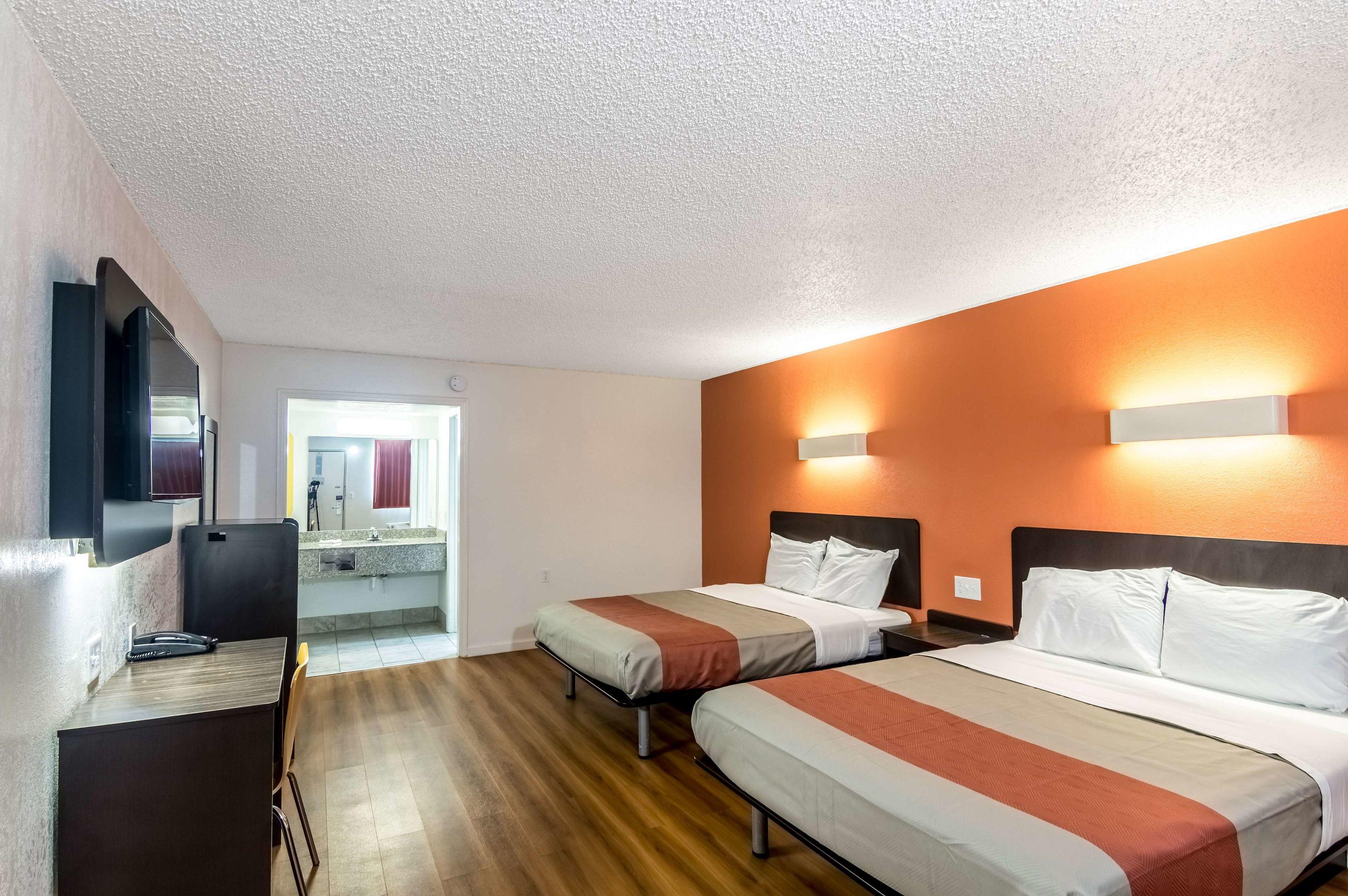 Motel 6 Clinton OK — photo 4