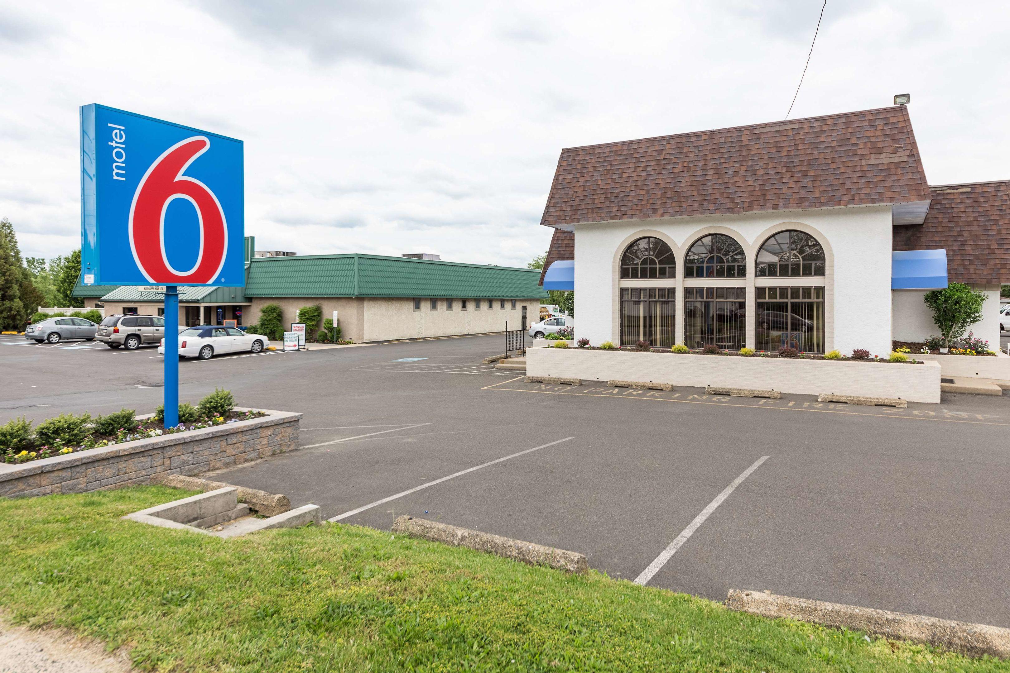 Motel 6 Warminster — photo 5