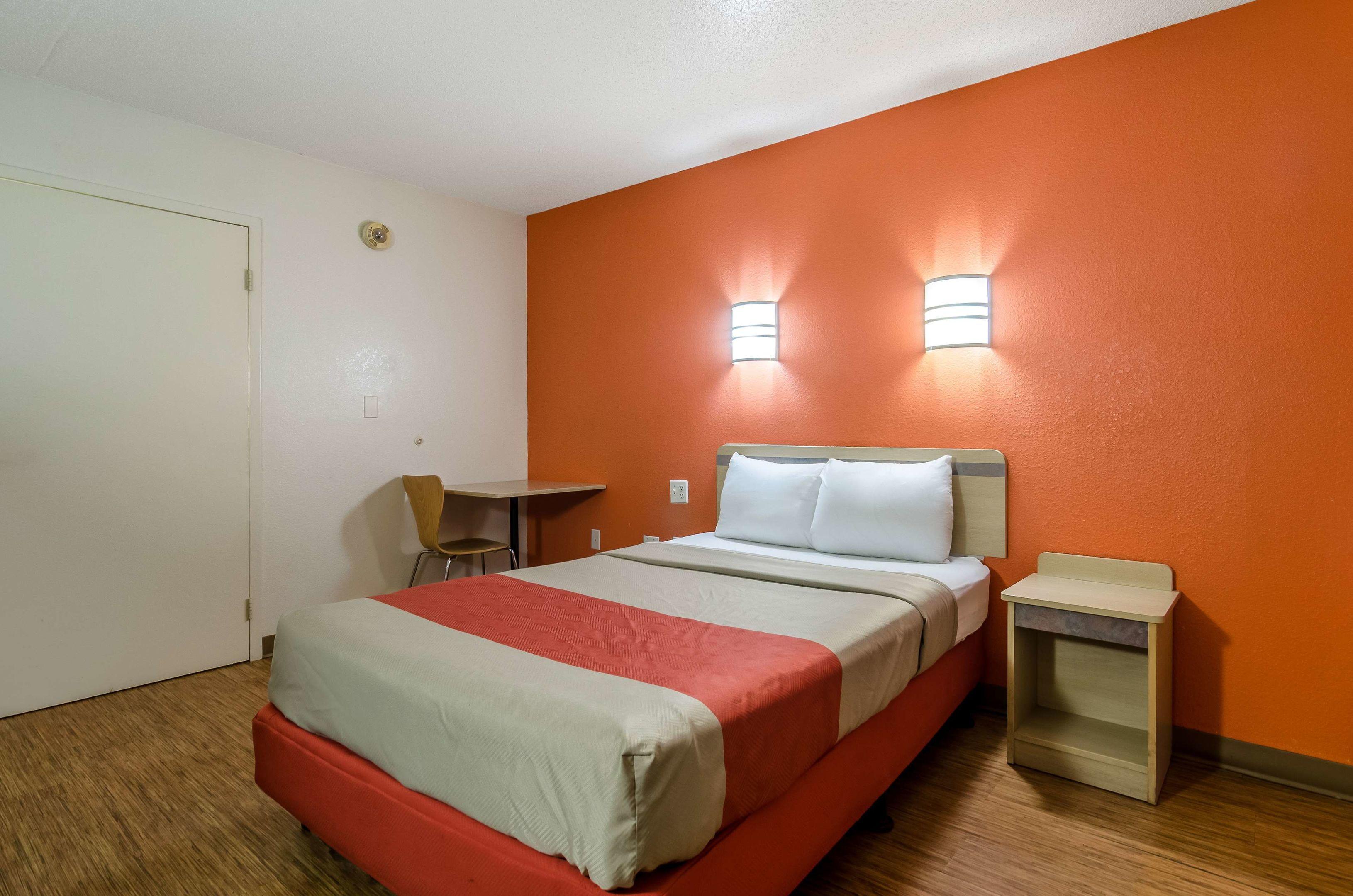 Motel 6 Detroit East Warren — photo 5