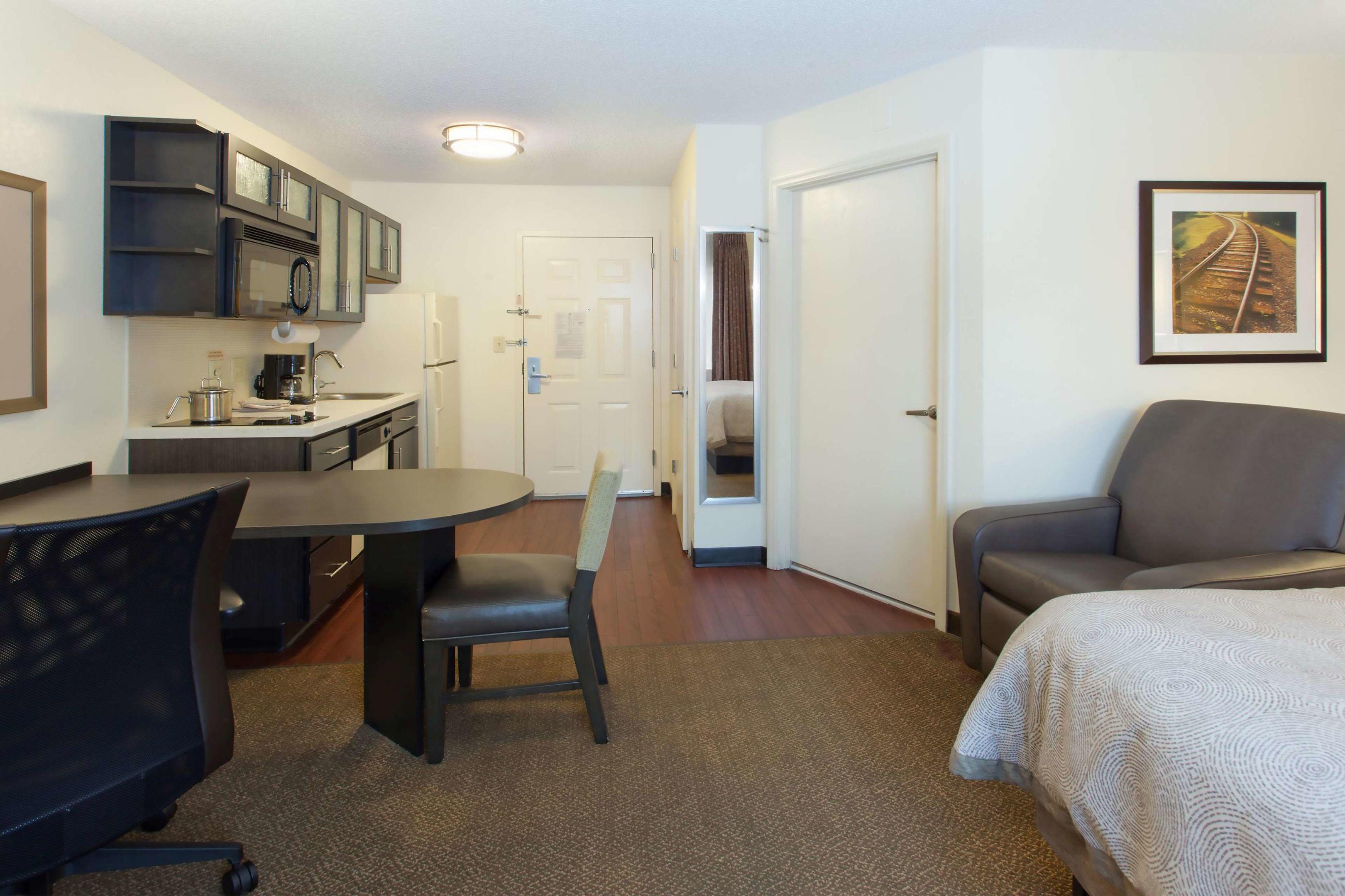 Sonesta Simply Suites Arlington — photo 3