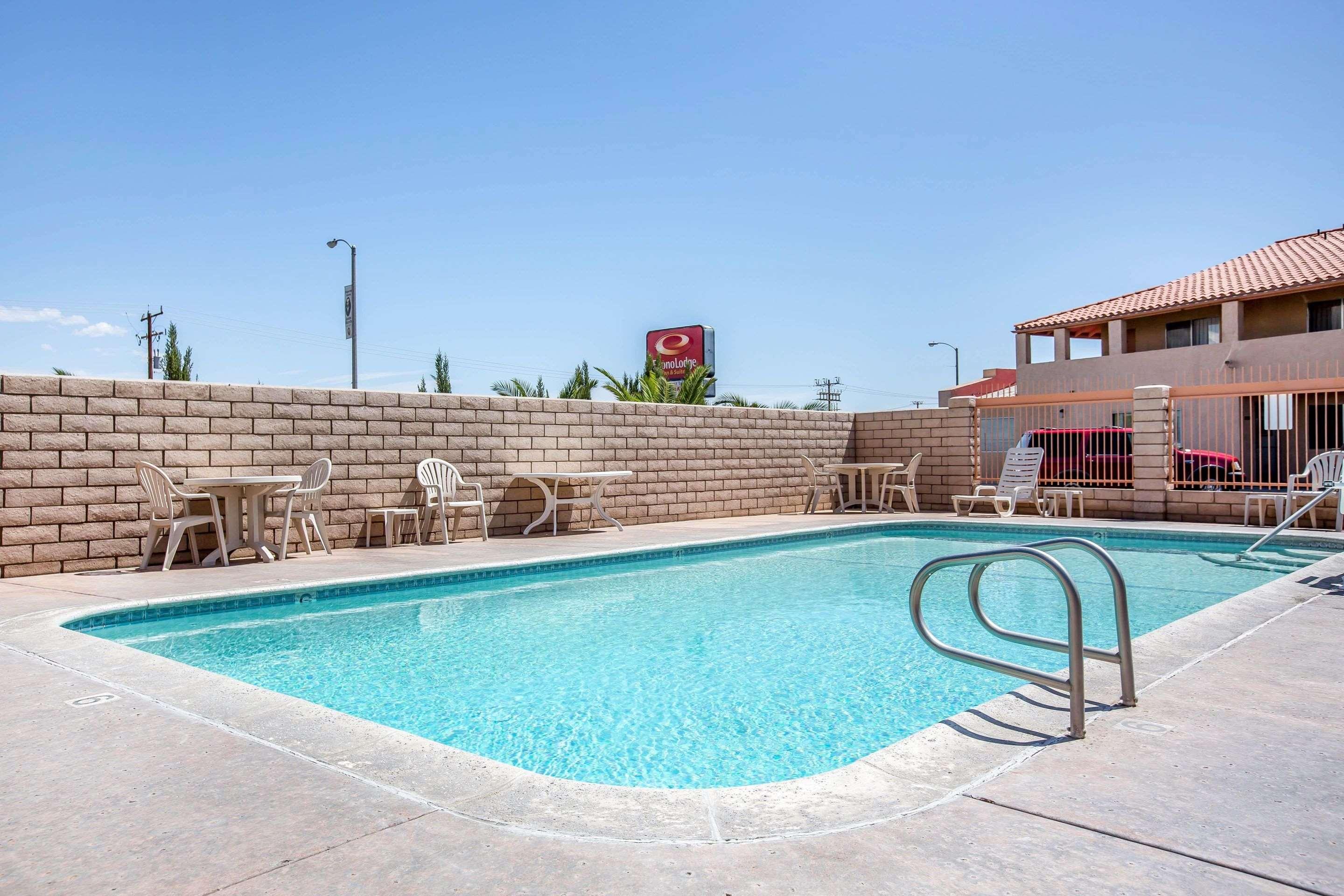 Econo Lodge Inn & Suites near China Lake Naval Station — photo 3