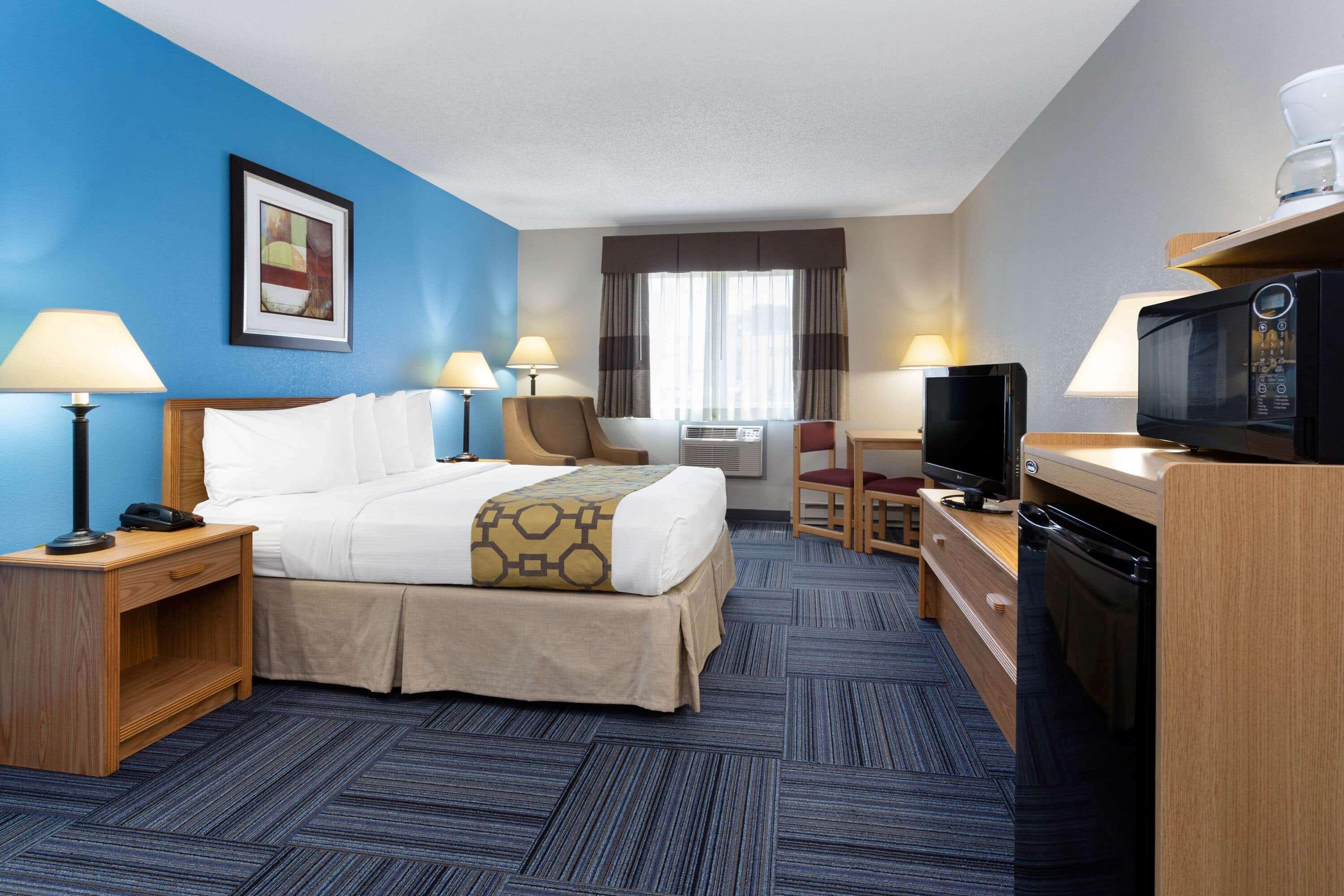 Baymont Inn & Suites Marinette — photo 5