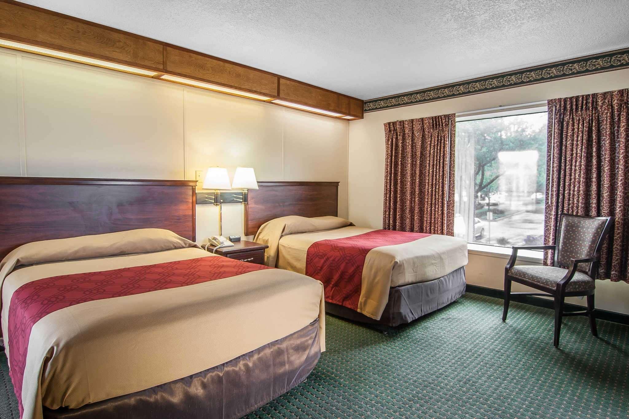 Rodeway Inn Convention Center — photo 3