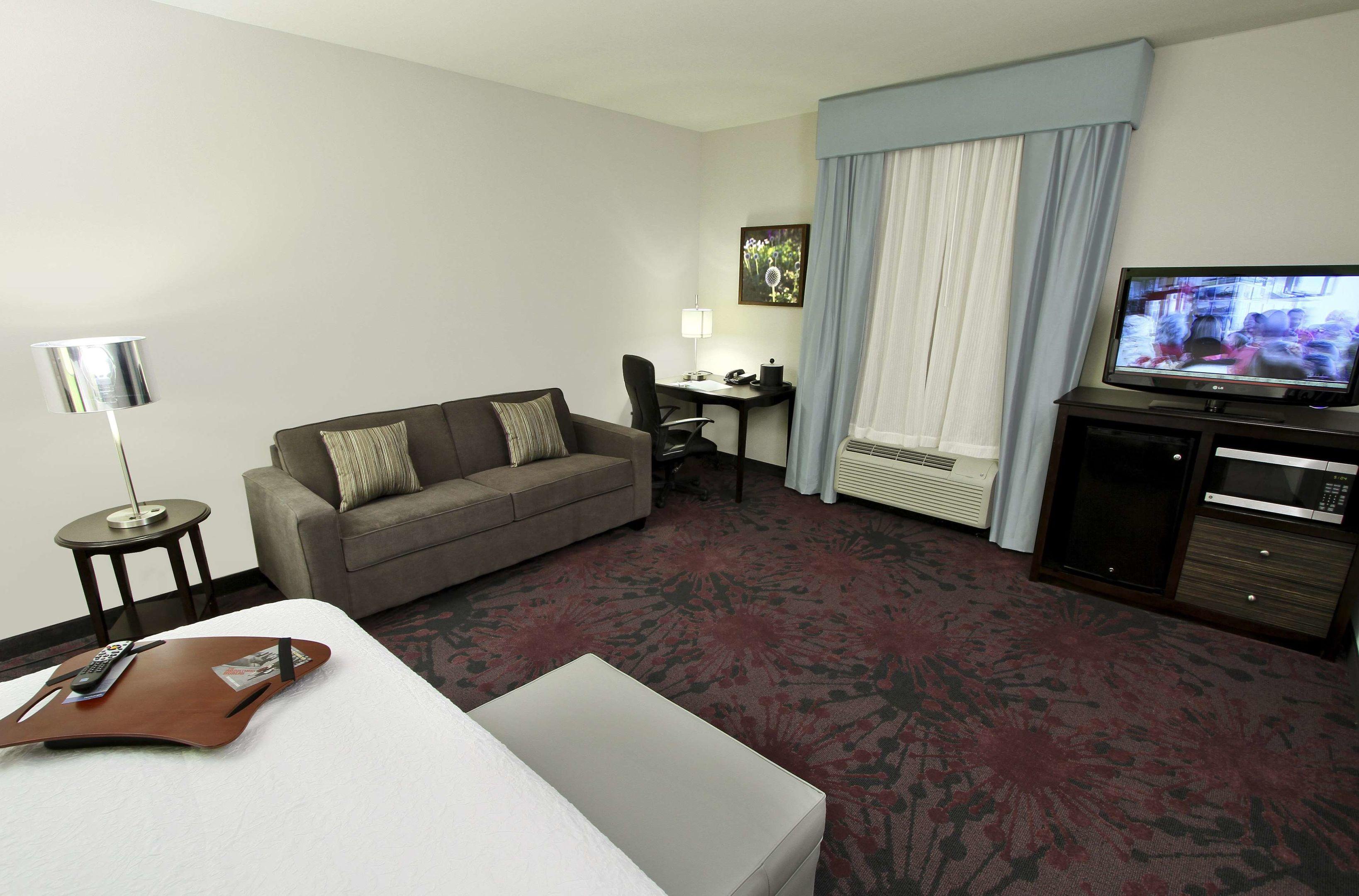 Hampton Inn and Suites Winnie — photo 5