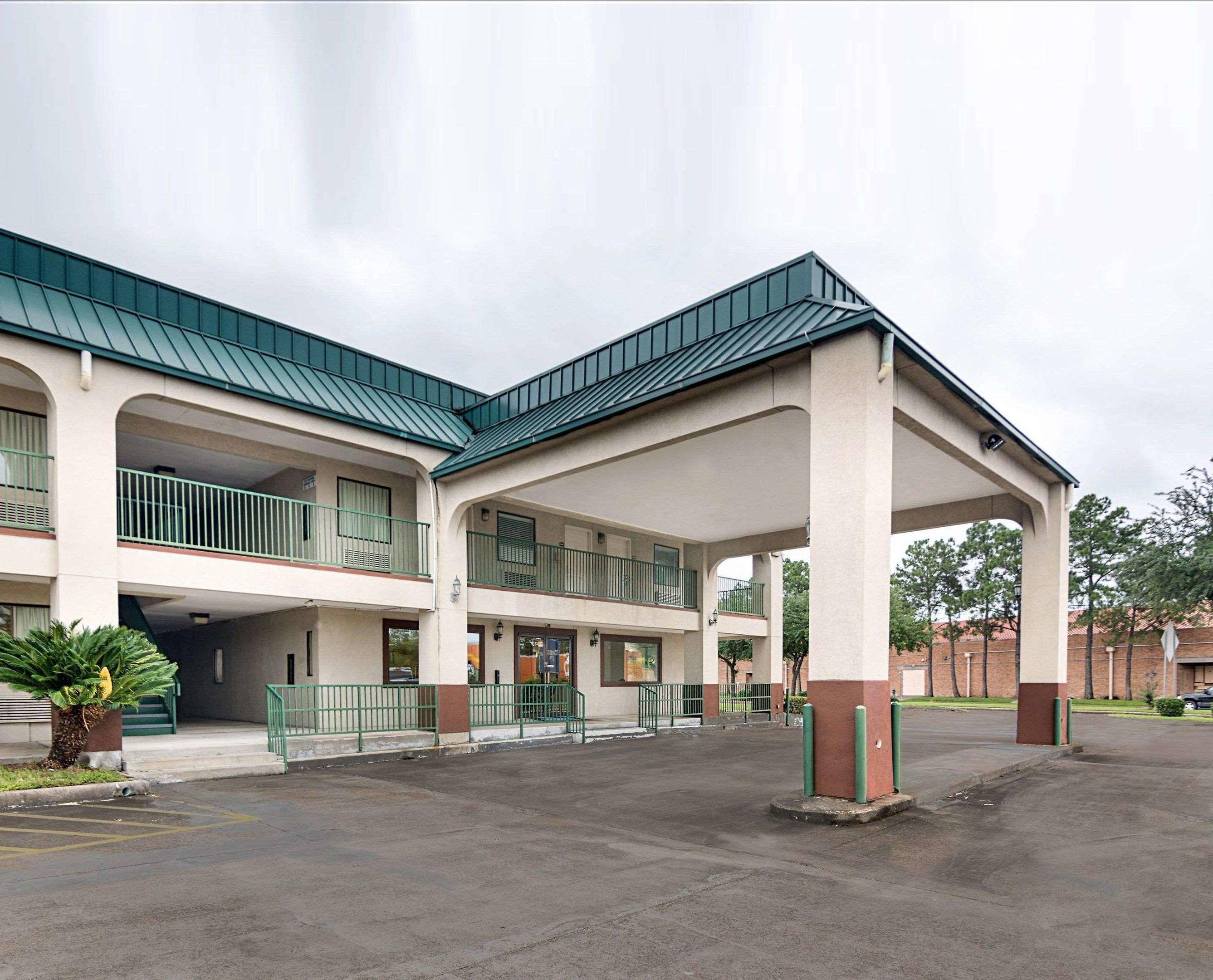 Rodeway Inn & Suites Hwy 290 NW — photo 4
