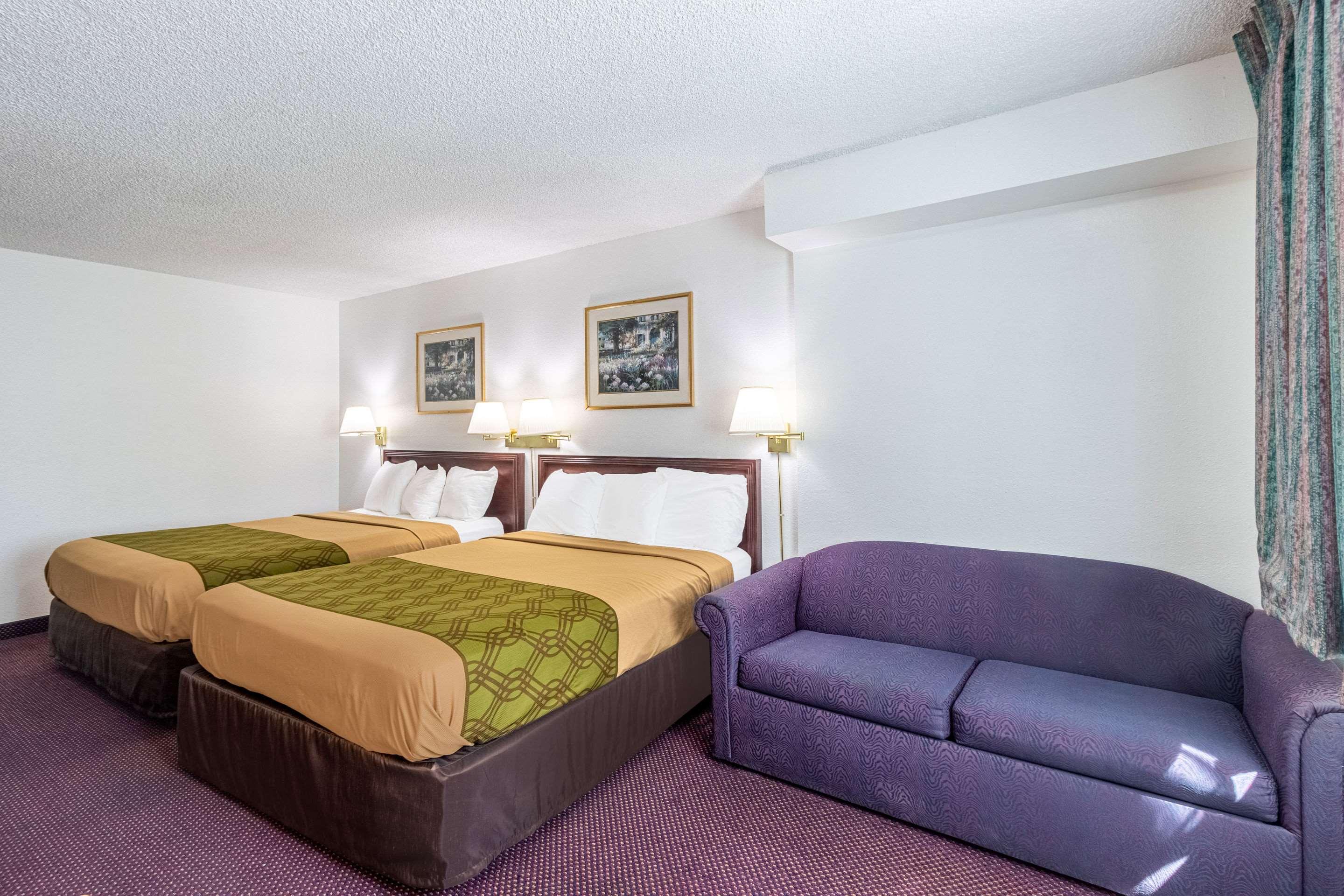 Rodeway Inn & Suites — photo 4