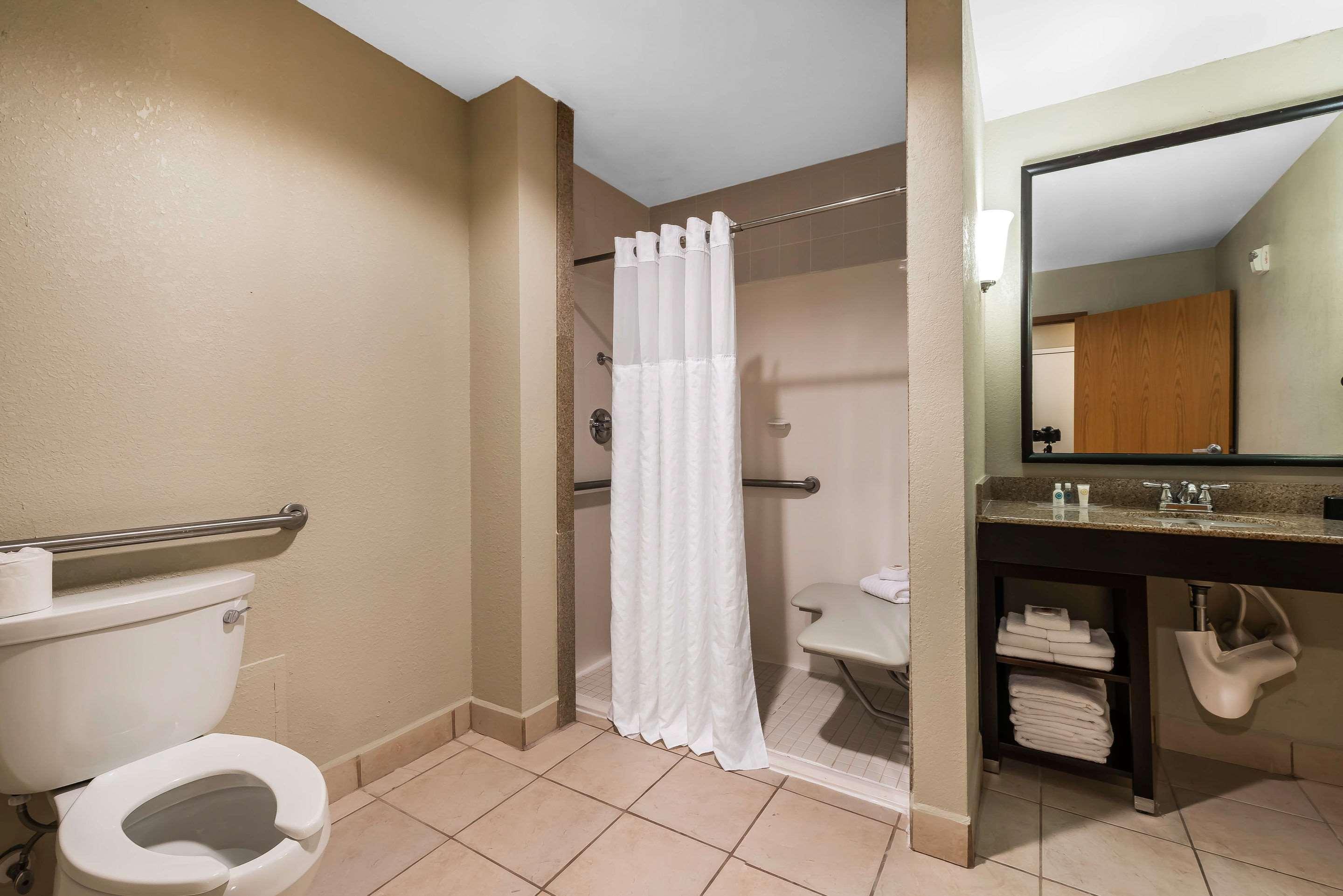 Comfort Suites Near Raymond James Stadium — photo 5