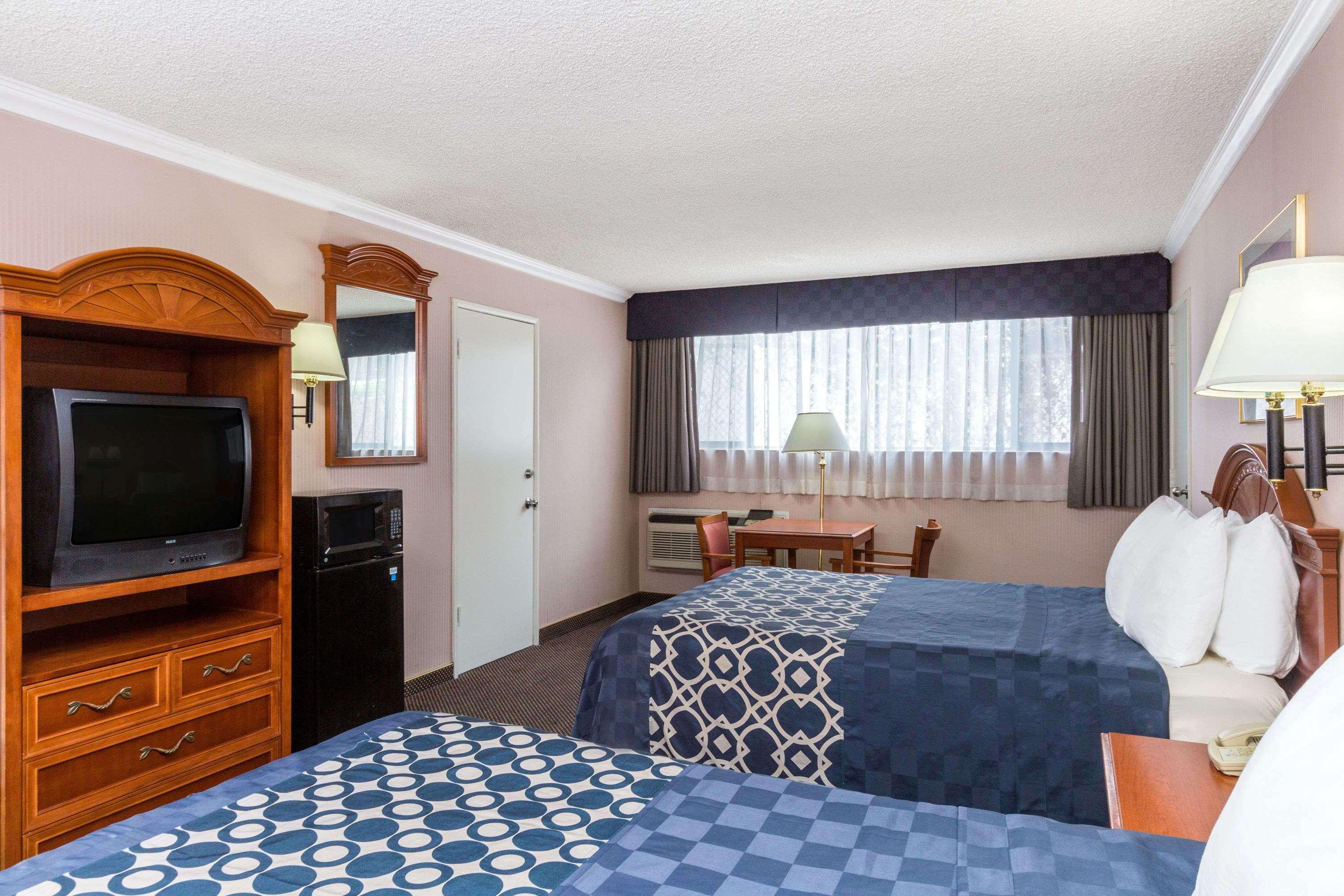 Days Inn by Wyndham Los Angeles LAX/VeniceBch/Marina DelRay — photo 5