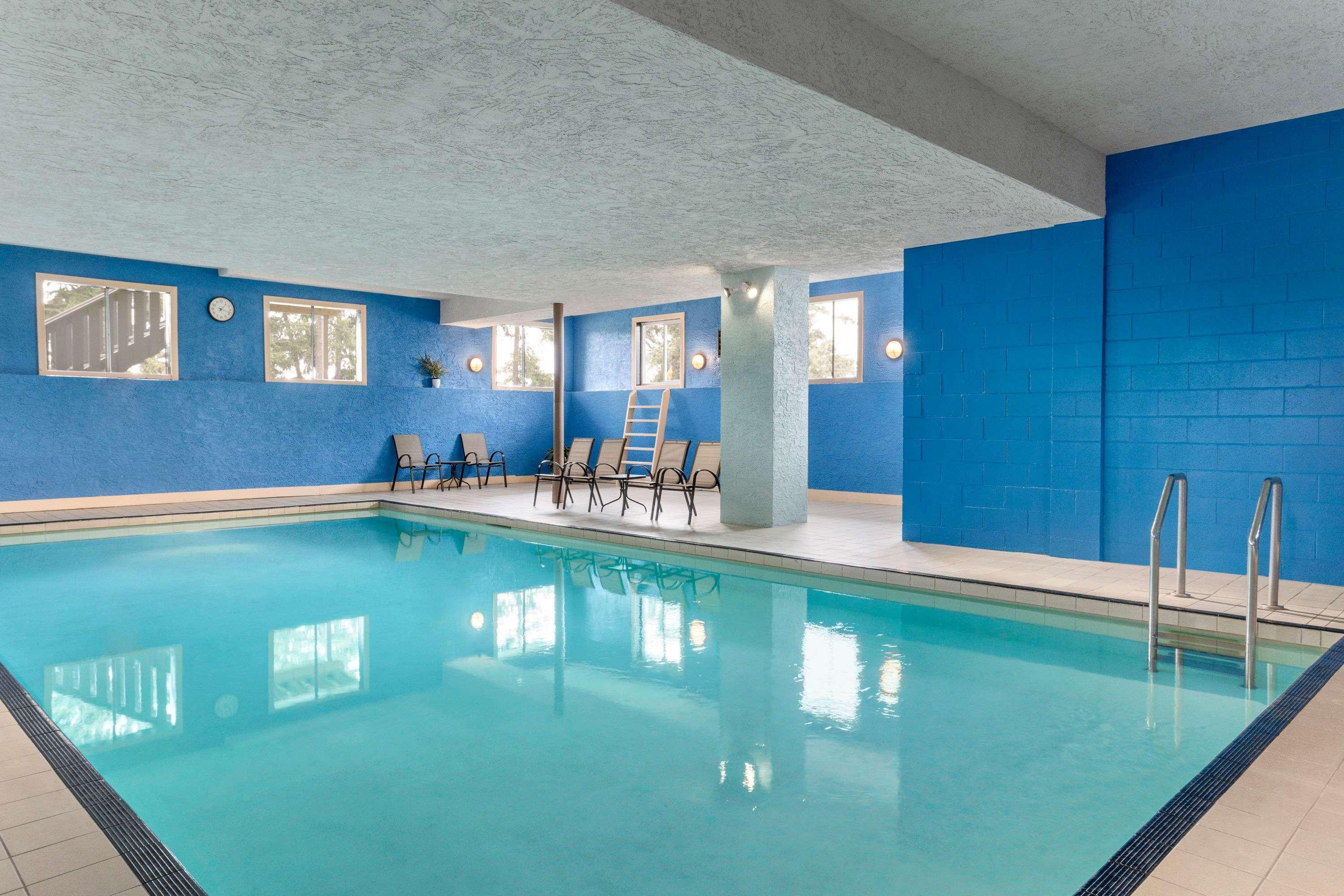 Days Inn Victoria Uptown — photo 4