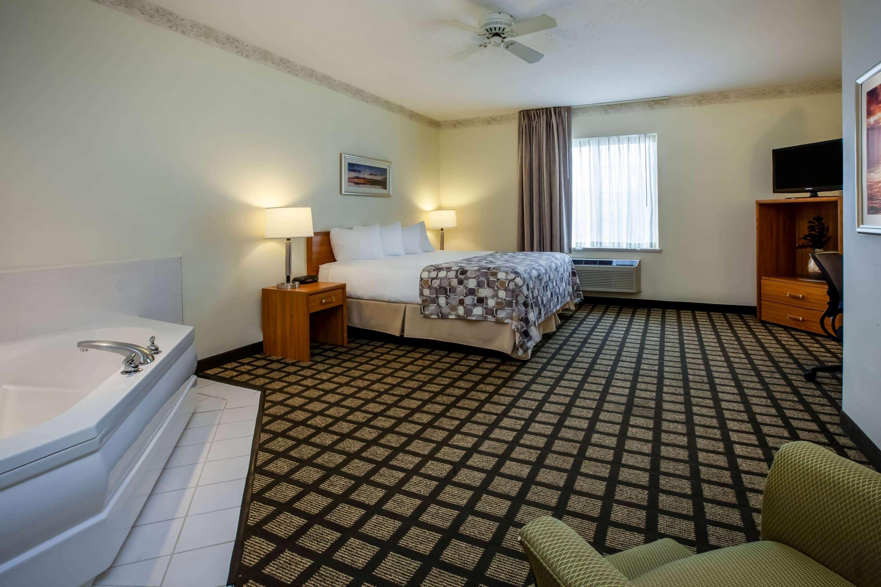 Baymont Inn & Suites Mackinaw City — photo 4