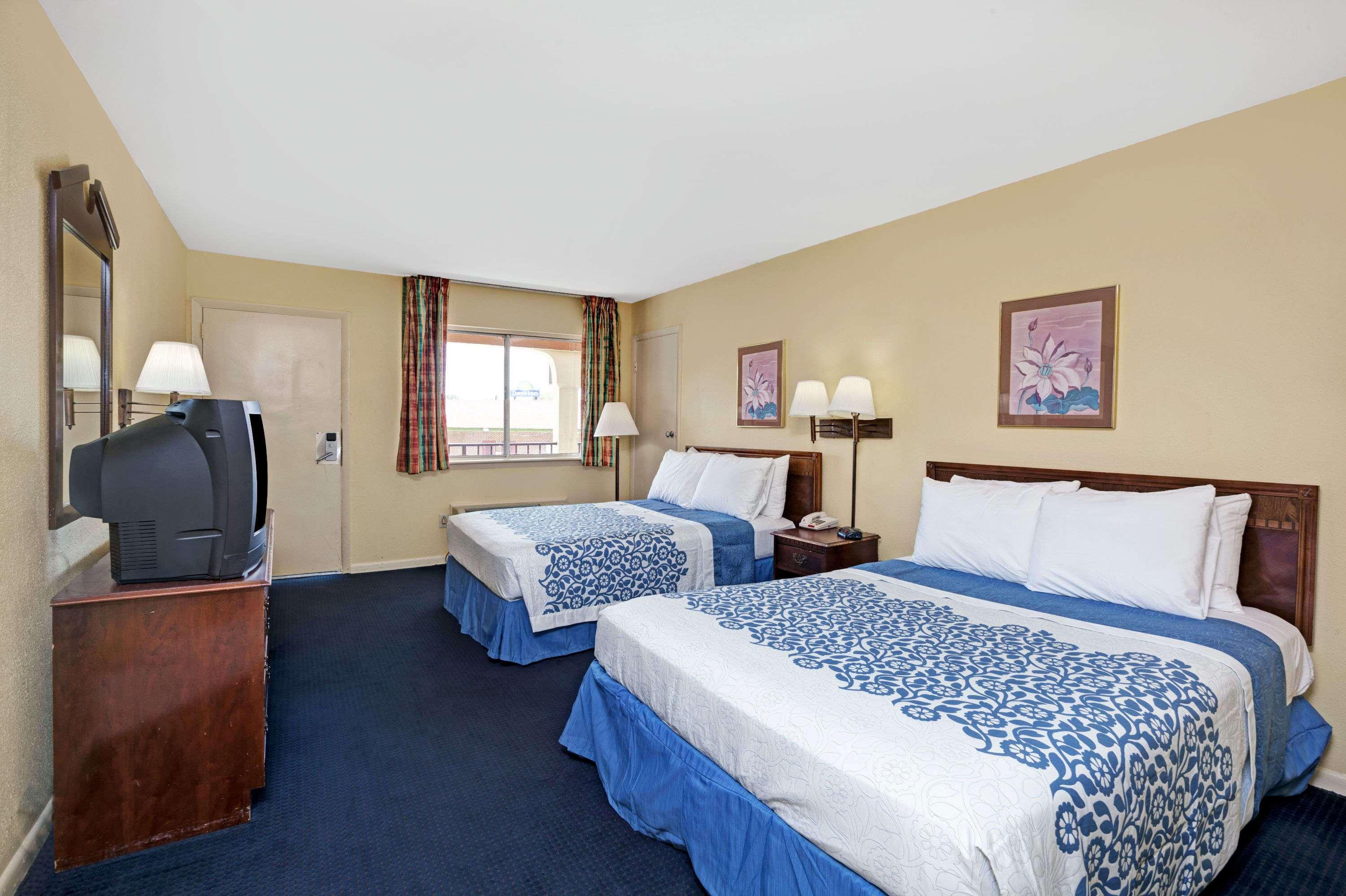 Days Inn by Wyndham Newport News — photo 4