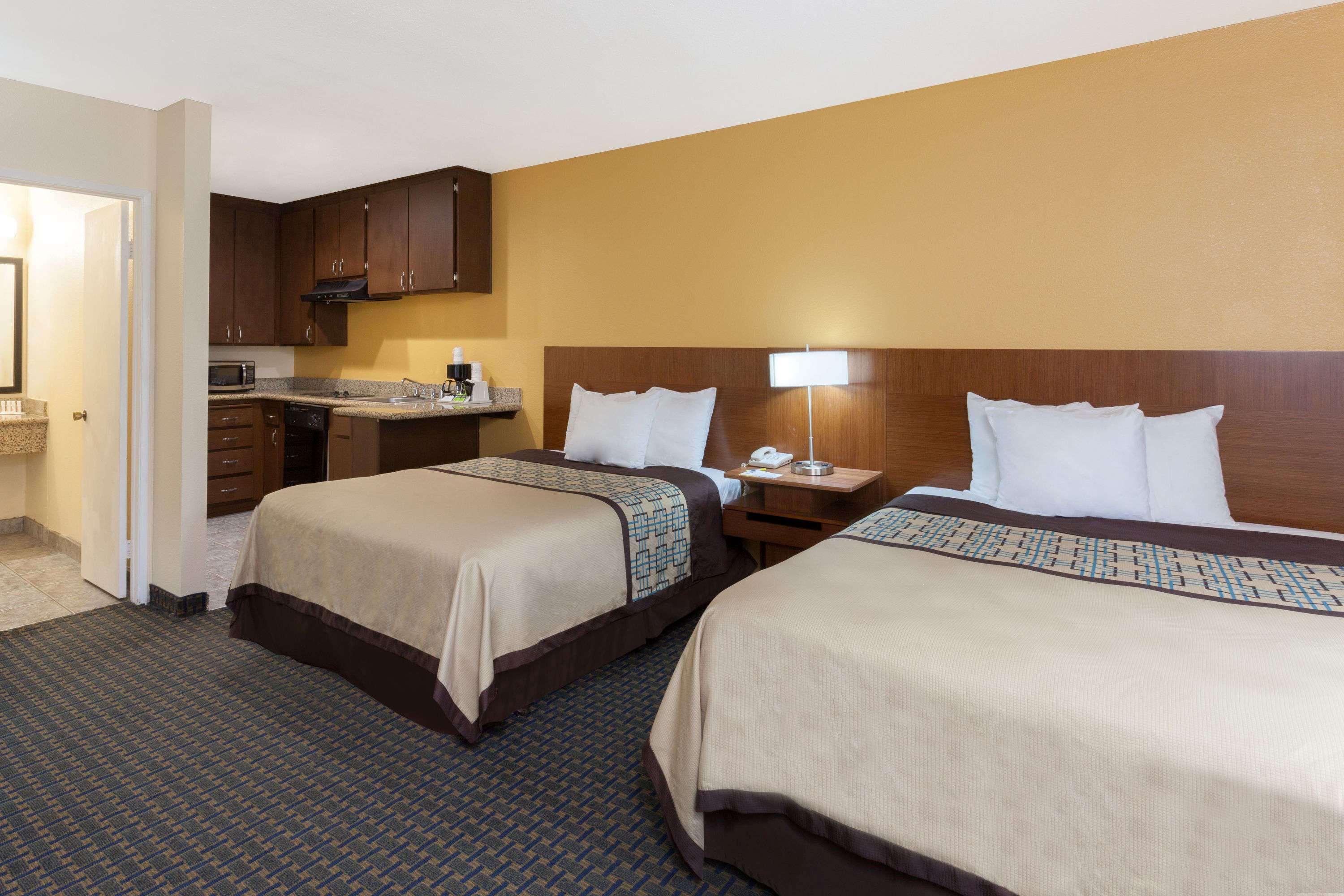 Days Inn Mission Valley Qualcomm Stadium/SDSU — photo 4