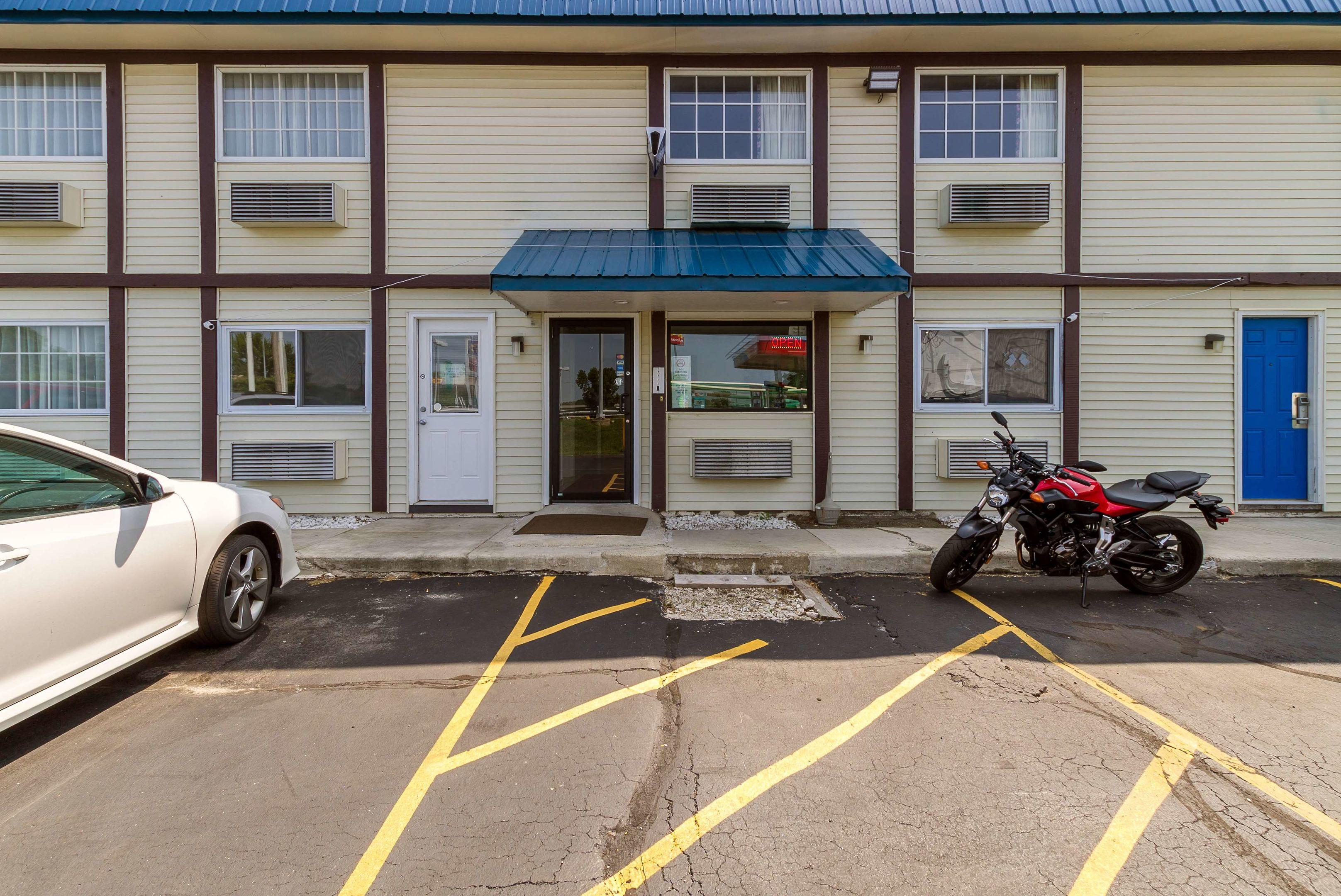 Motel 6 Rossford, OH — photo 4