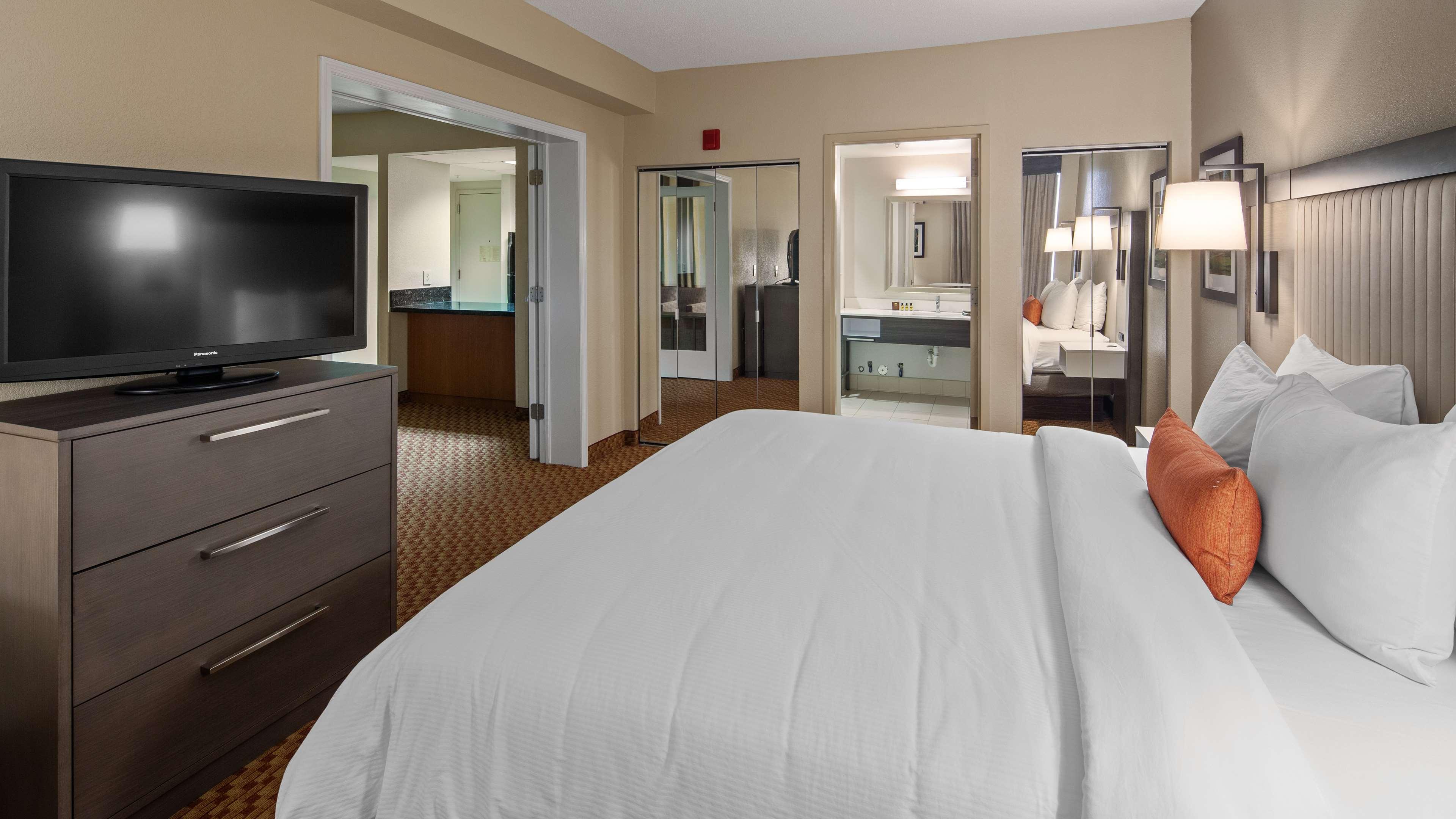 Best Western Plus Kendall Hotel & Suites — photo 5