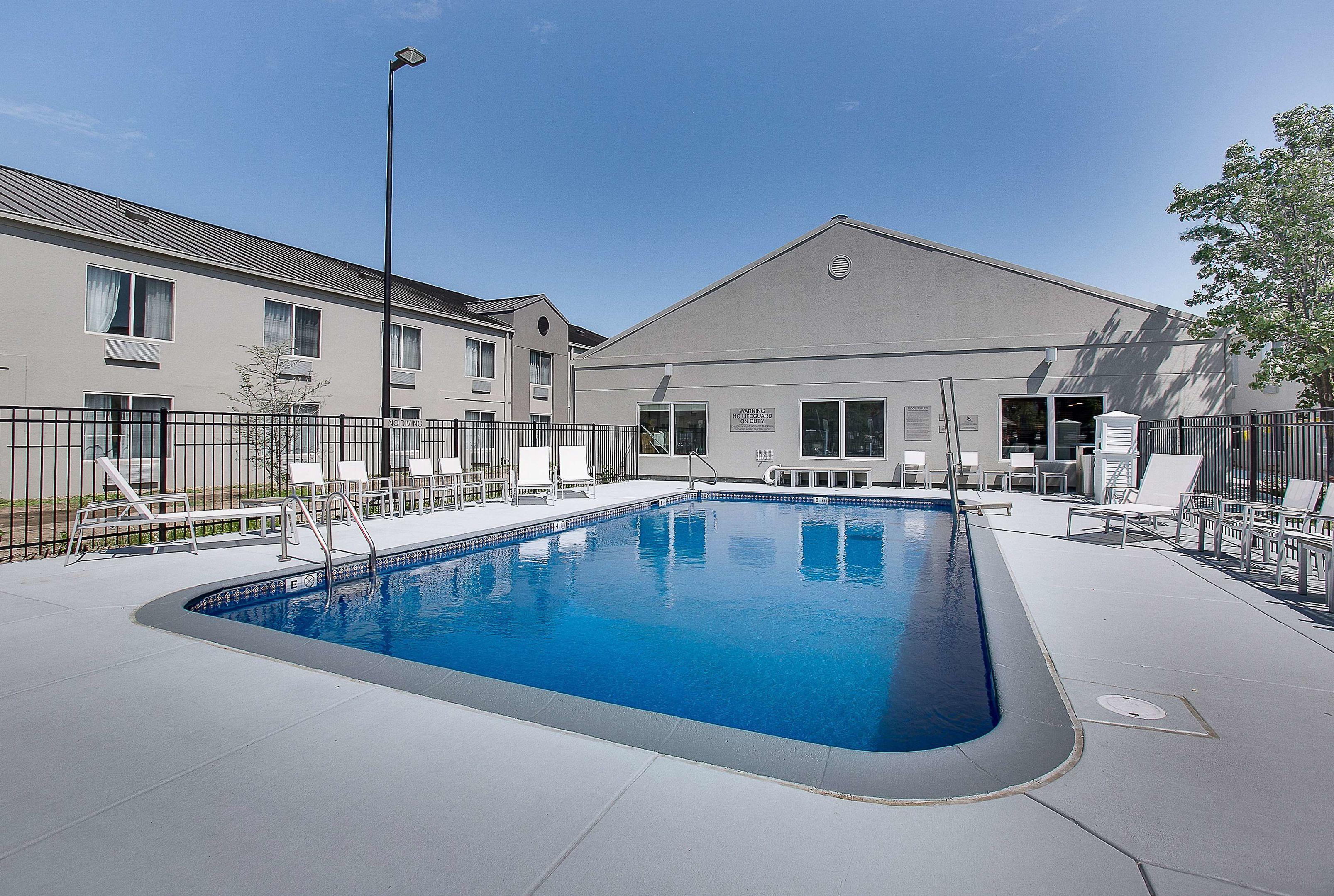 Country Inn & Suites by Radisson, Wichita East — photo 3
