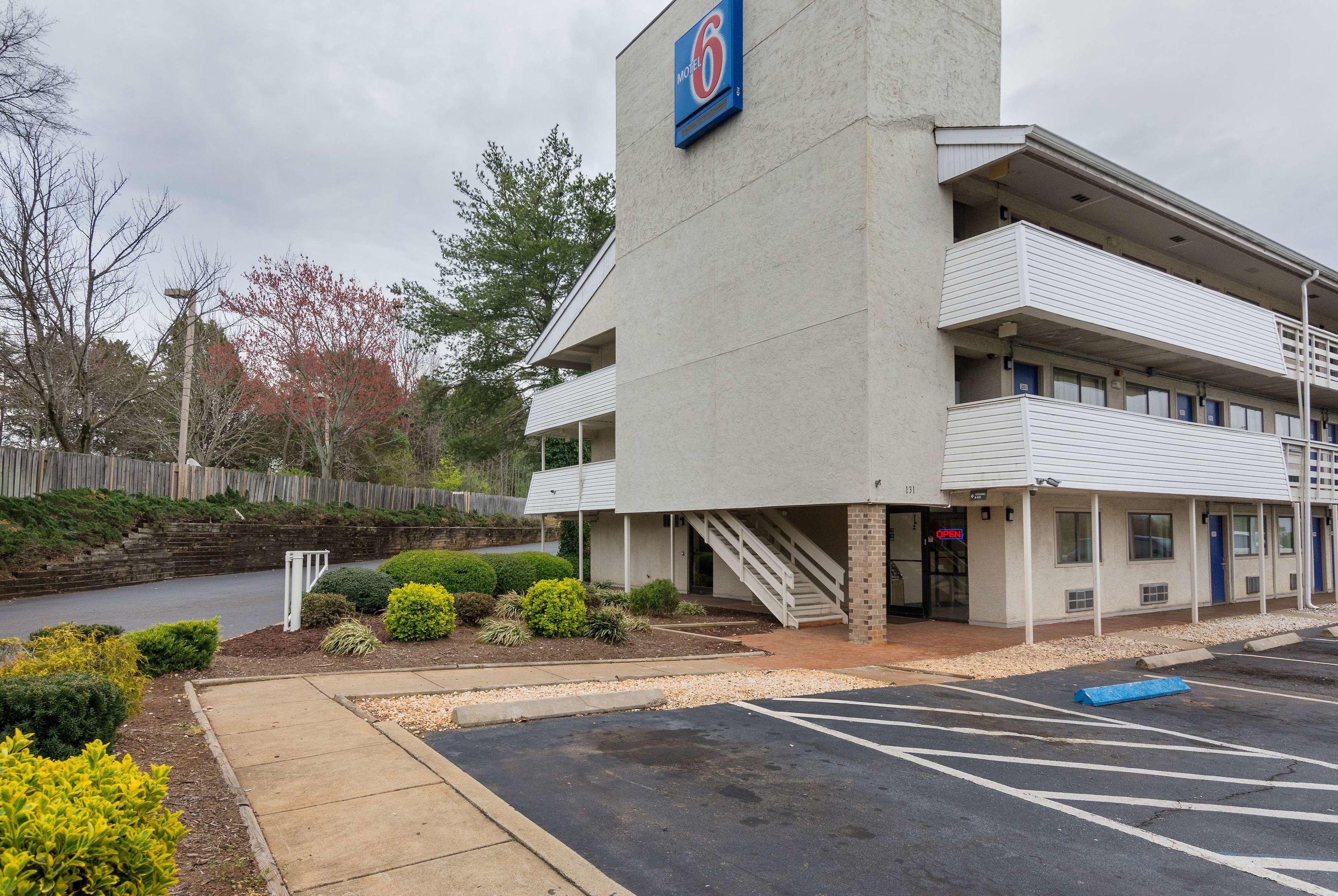 Motel 6 Charlotte Coliseum — photo 4