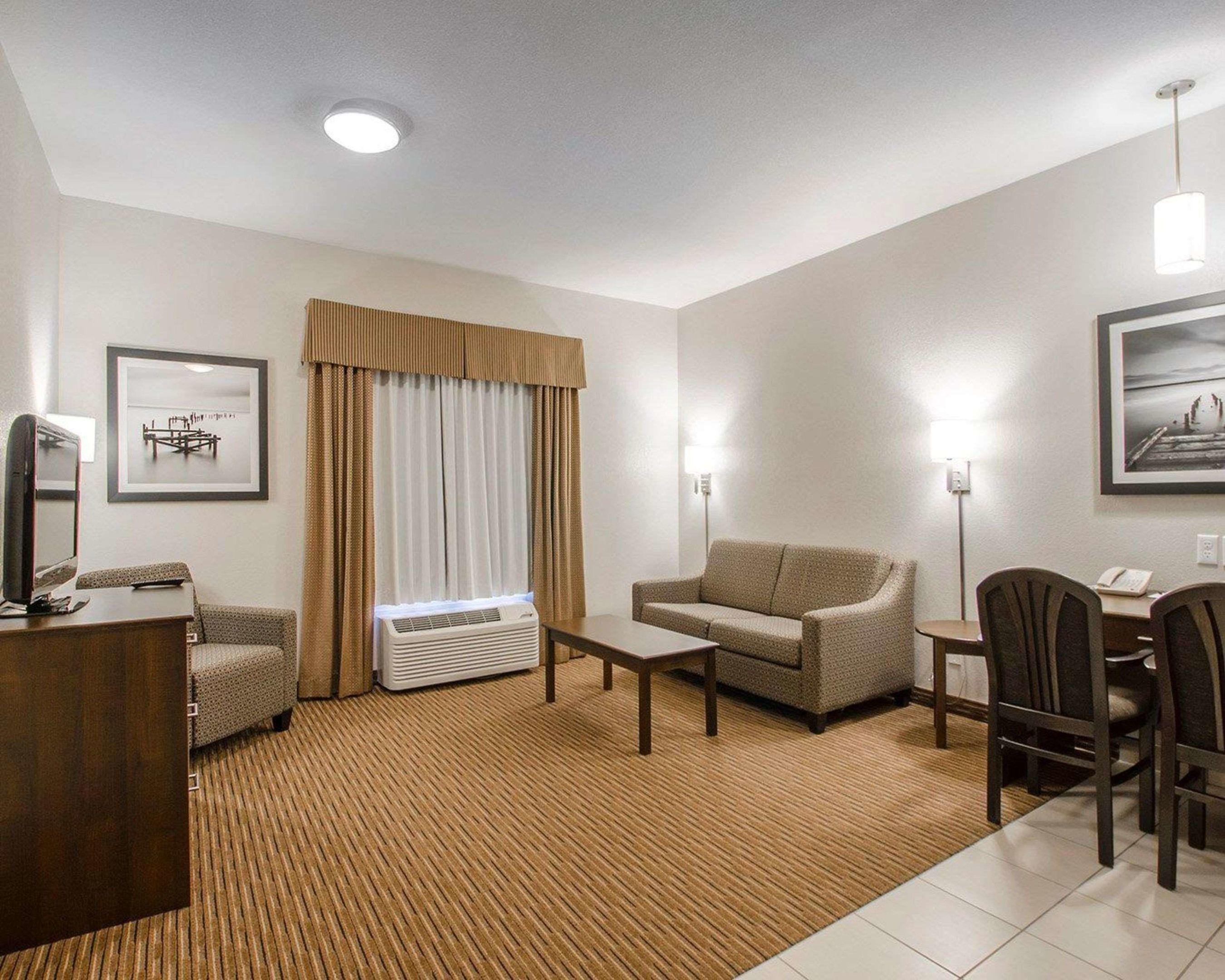 Quality Inn & Suites Estevan — photo 5