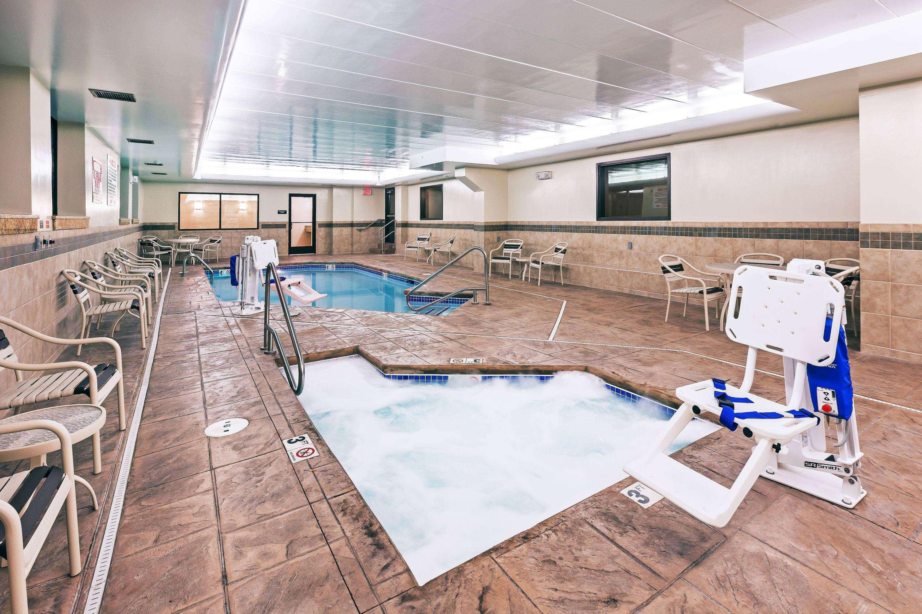 AmericInn Hotel & Suites Omaha — photo 5