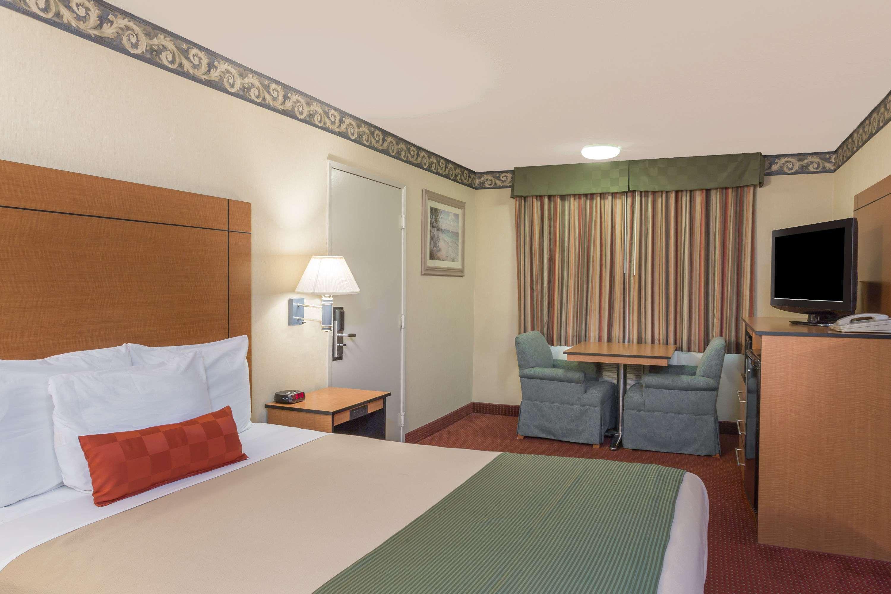 Travelodge by Wyndham San Clemente Beach — photo 3