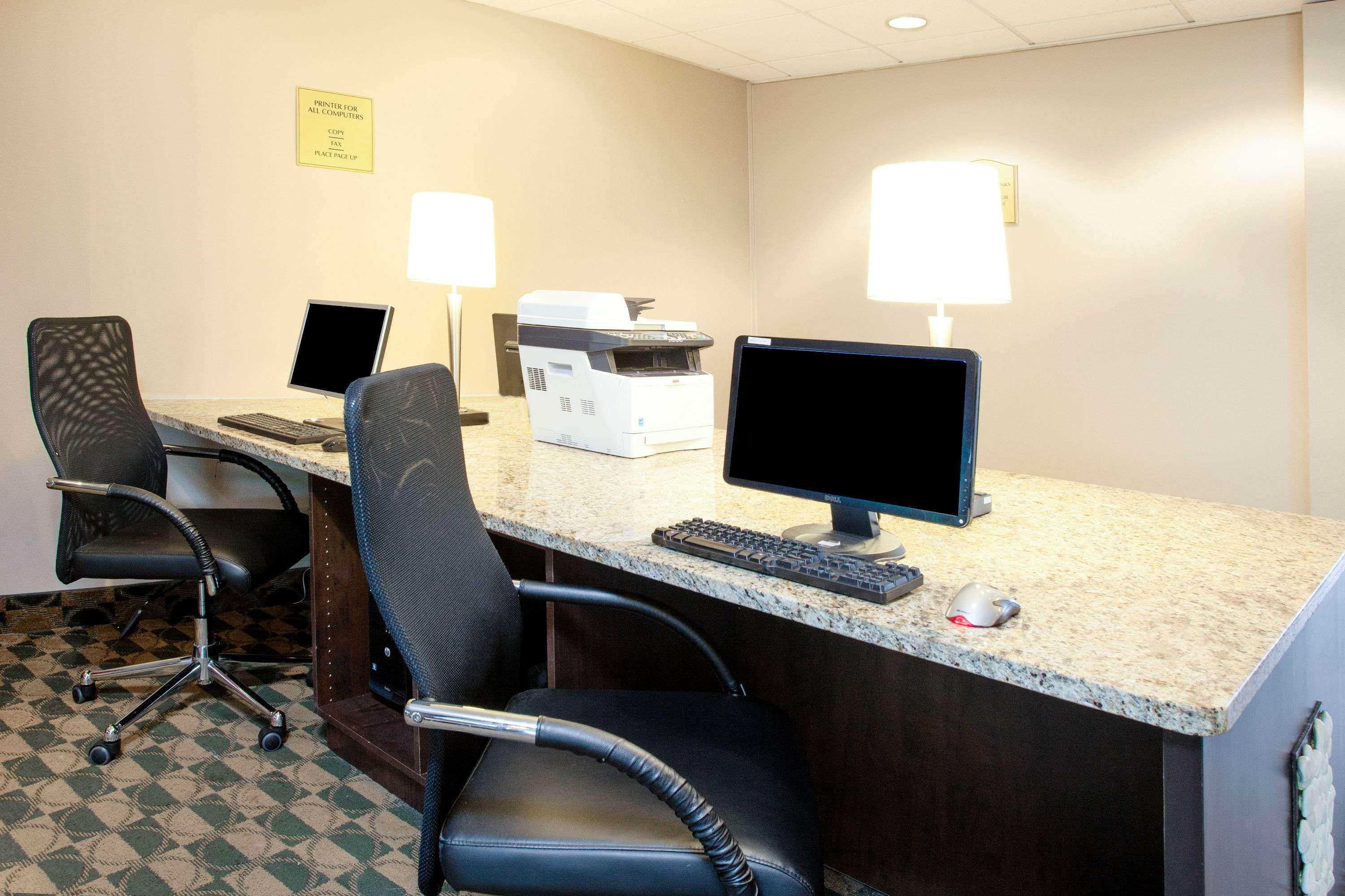 Wyndham Garden Romulus Detroit Metro Airport — photo 4