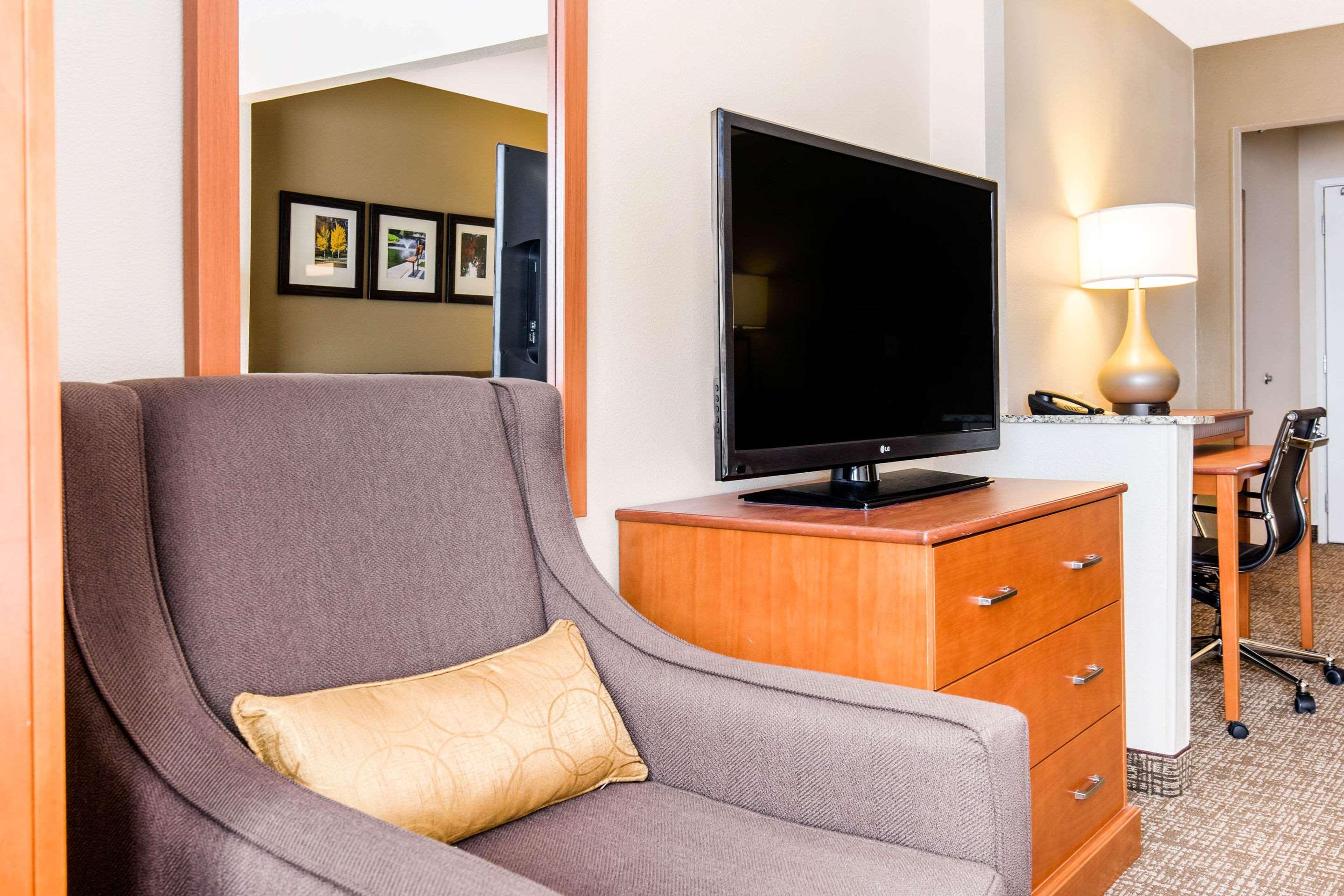 Comfort Suites Normal — photo 5