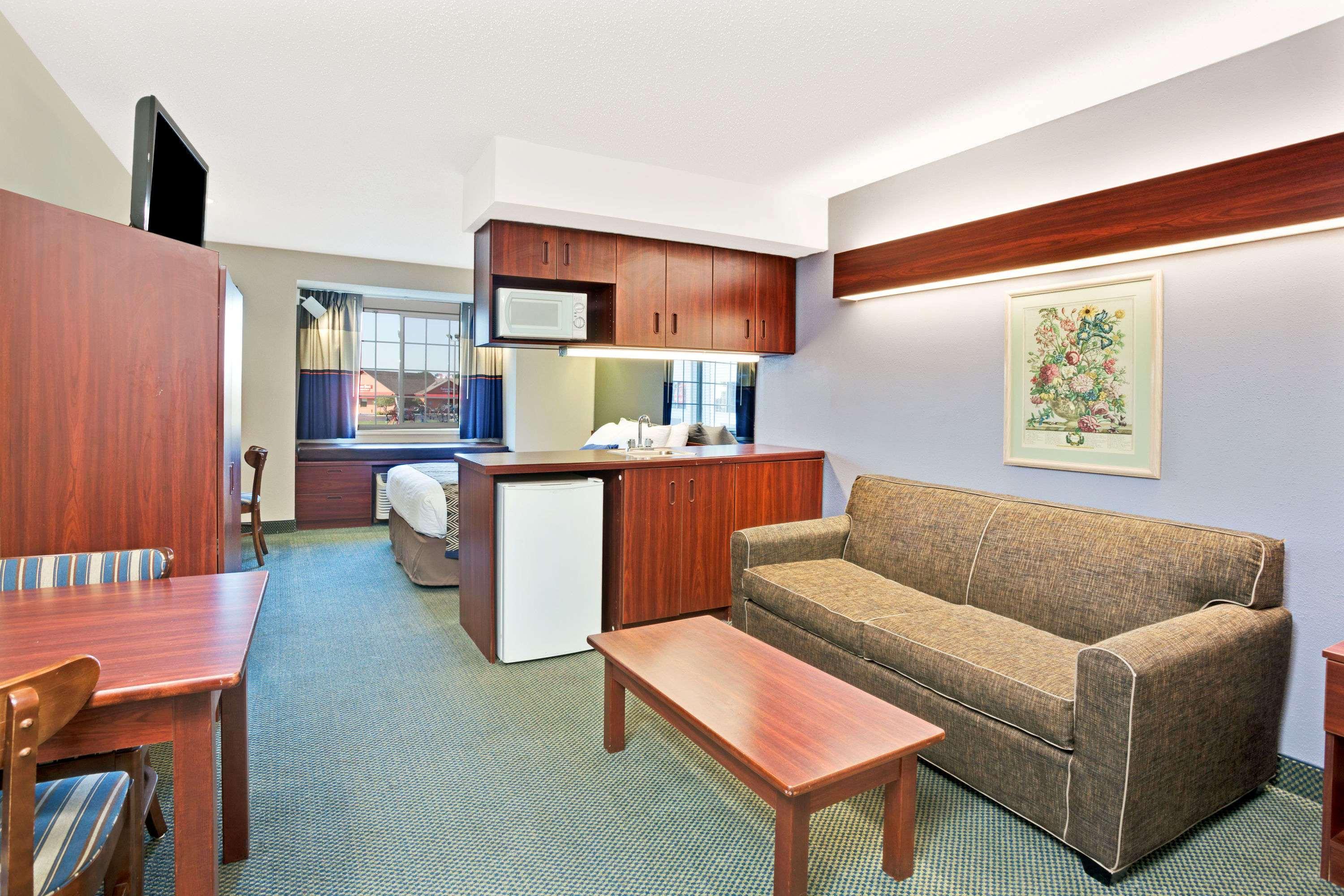 Microtel Inn & Suites by Wyndham Roseville/Detroit Area — photo 3