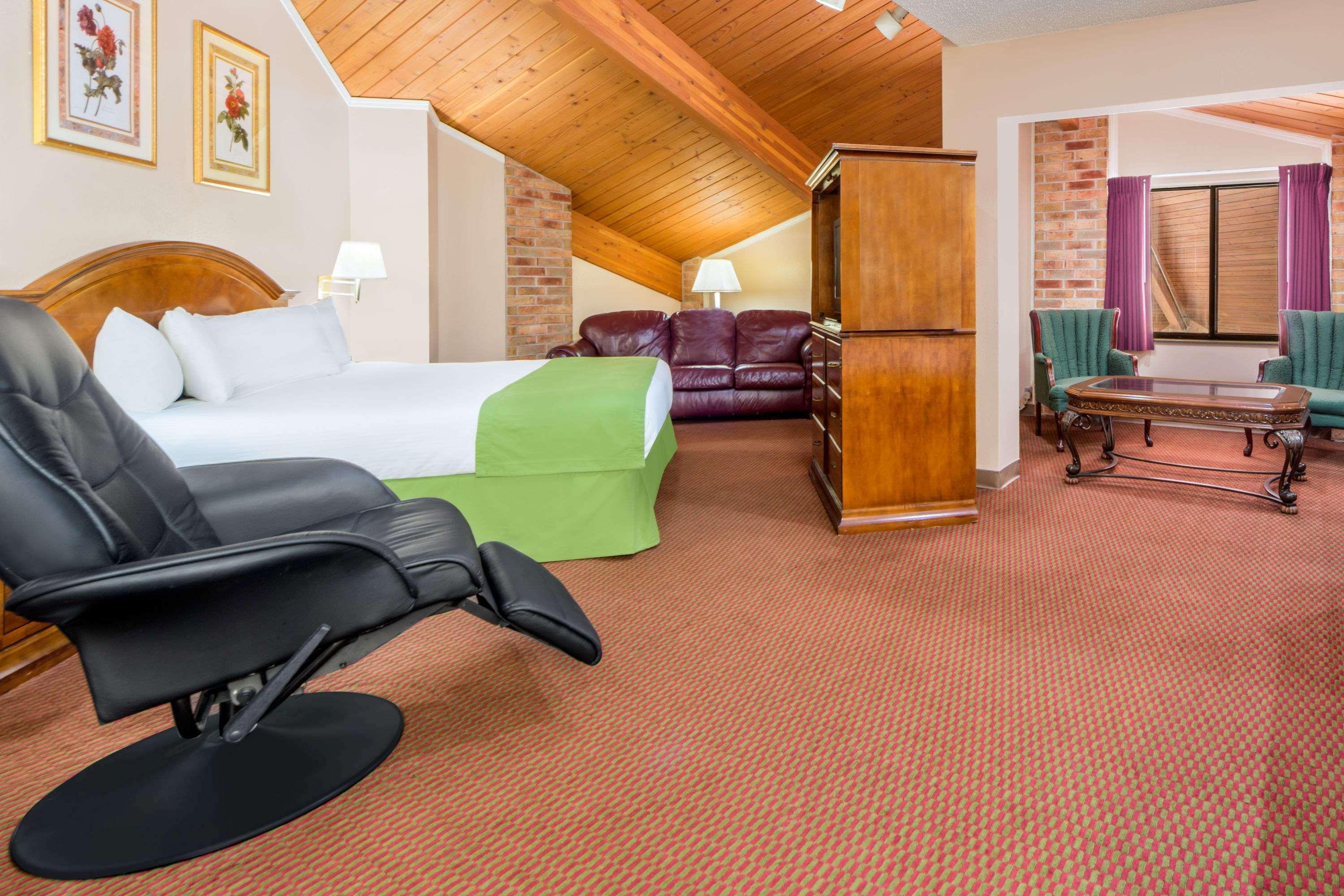 Baymont Inn & Suites Enid — photo 3