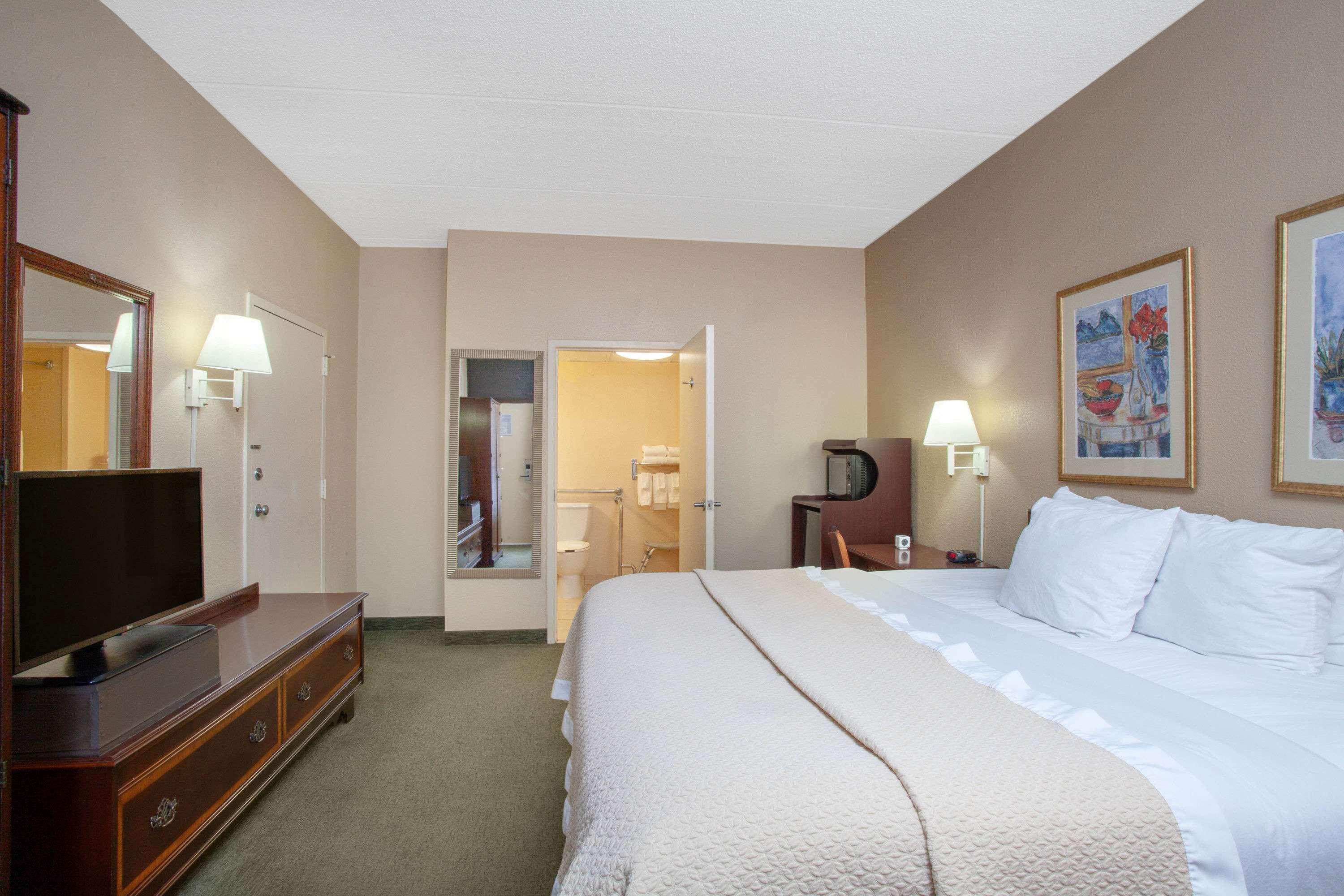 Days Inn by Wyndham Statesboro — photo 5