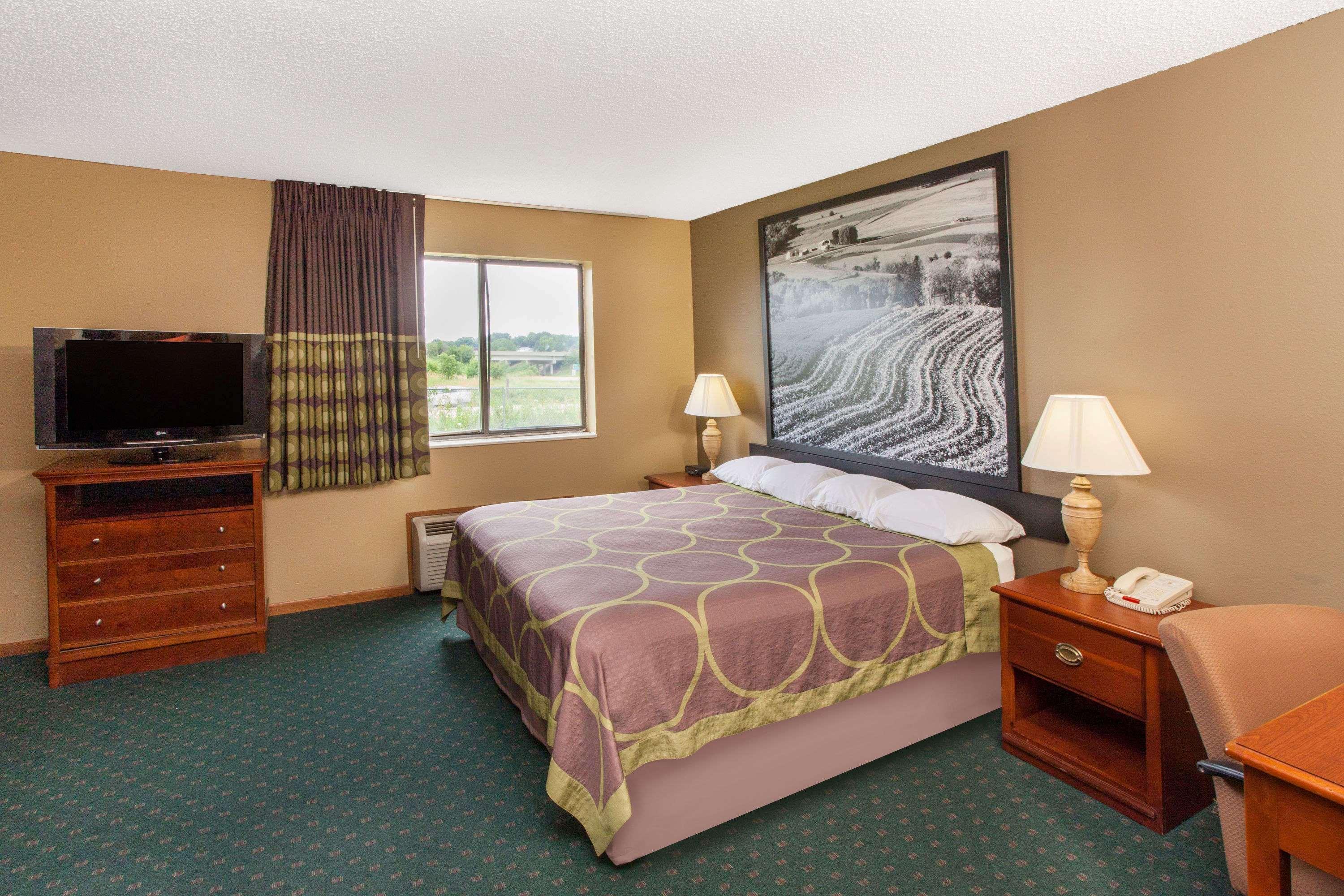 Super 8 by Wyndham Anamosa IA — photo 4