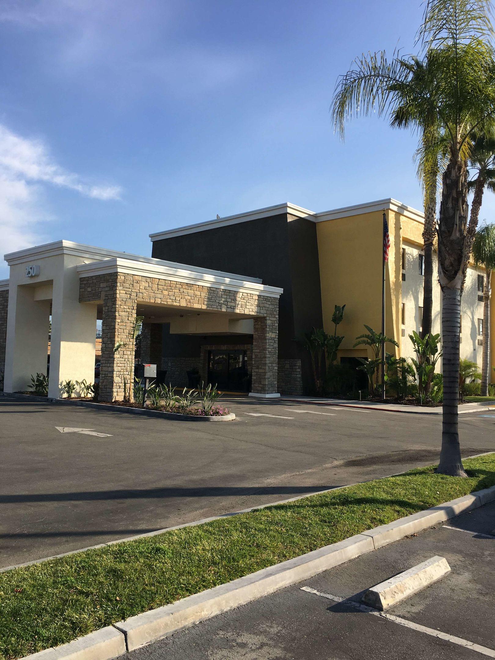 Best Western Plus Arrowhead Hotel — photo 3