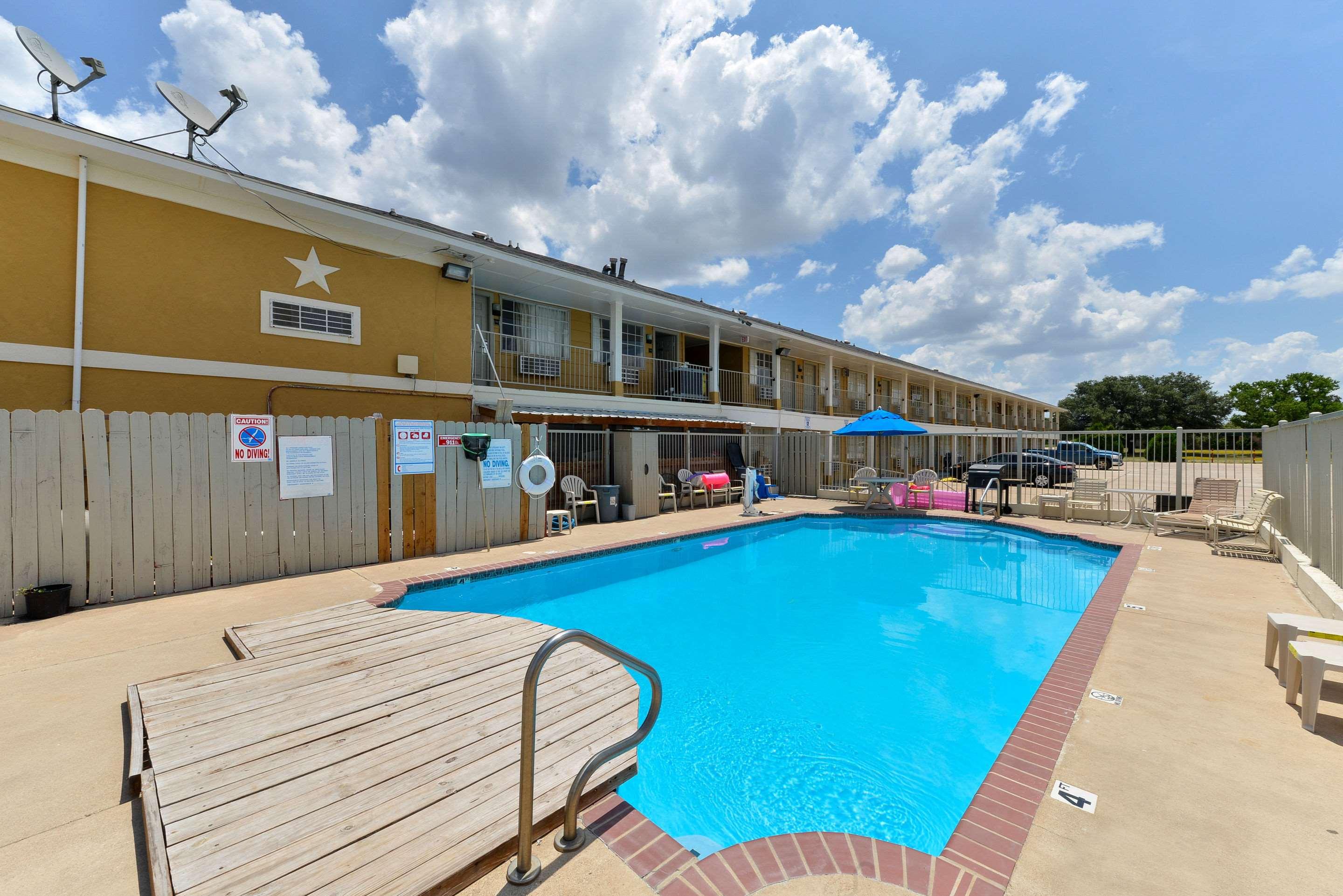 Executive Inn — photo 4