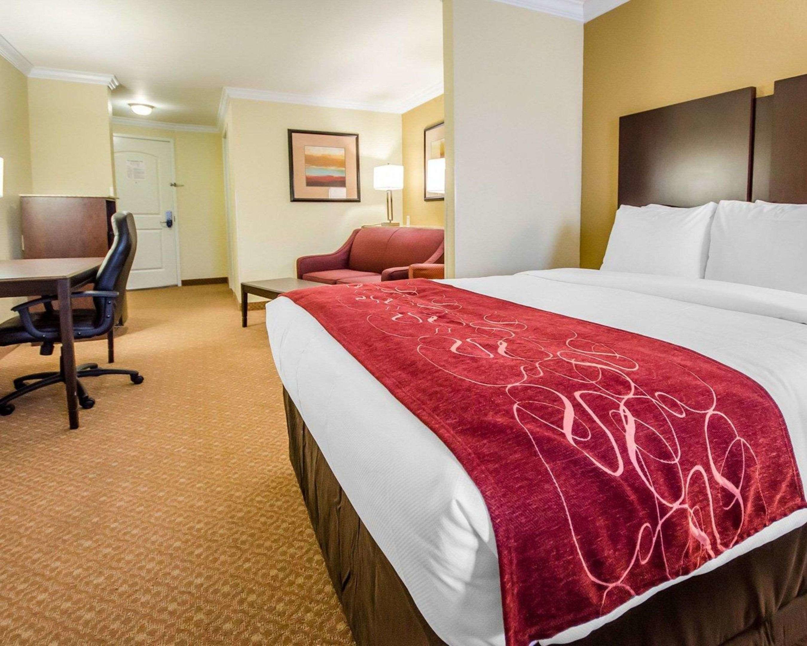 Comfort Suites — photo 5