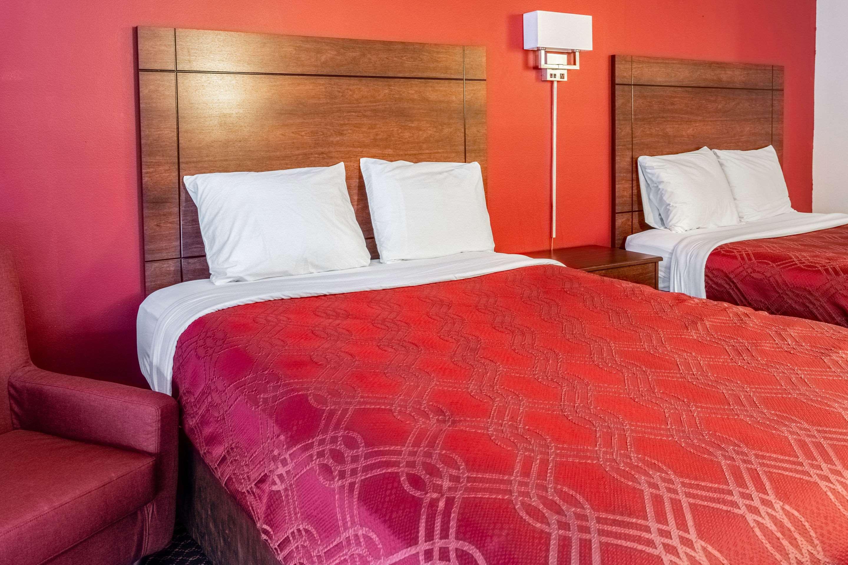 Econo Lodge Prineville — photo 4