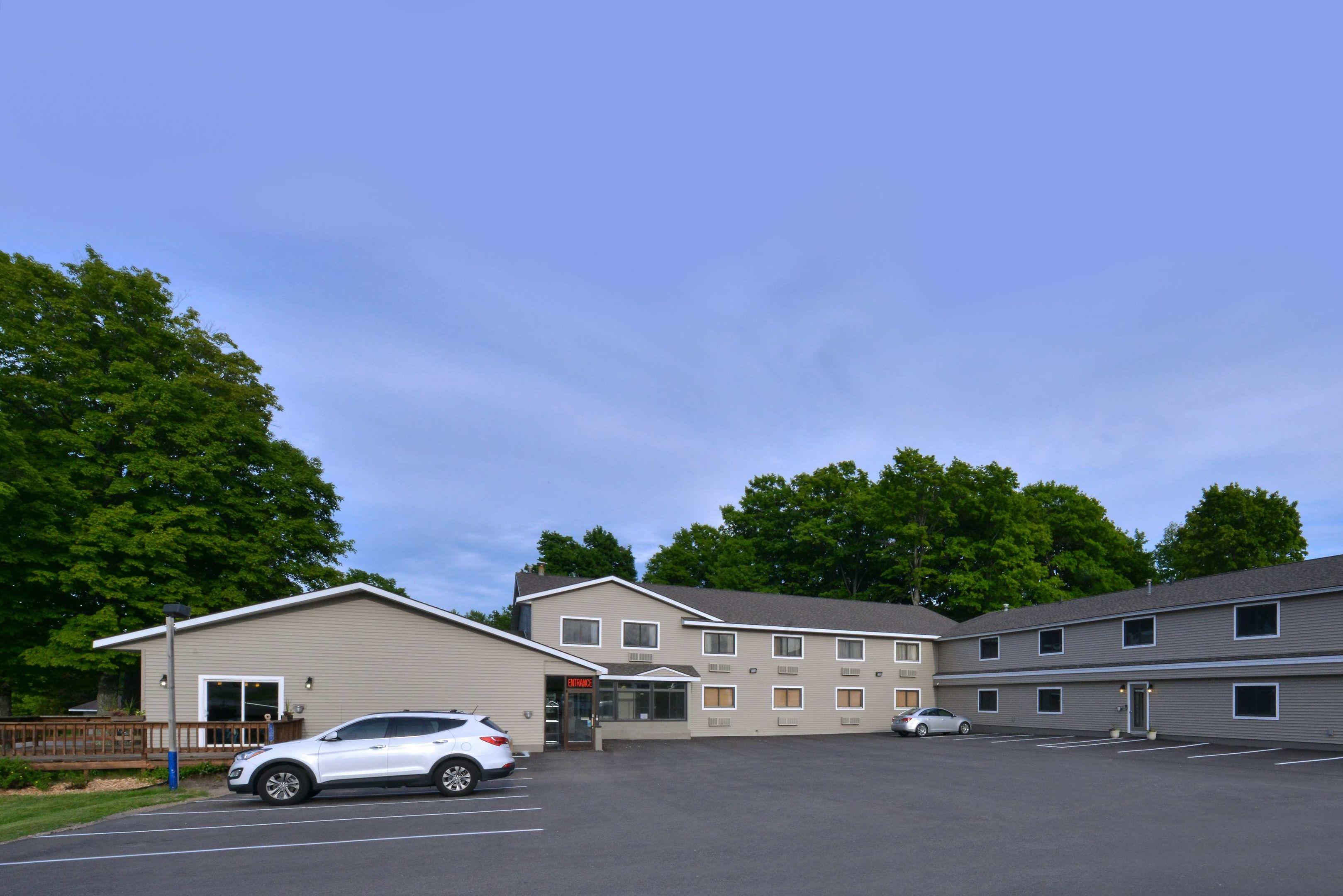 Americas Best Value Inn Marquette — photo 3