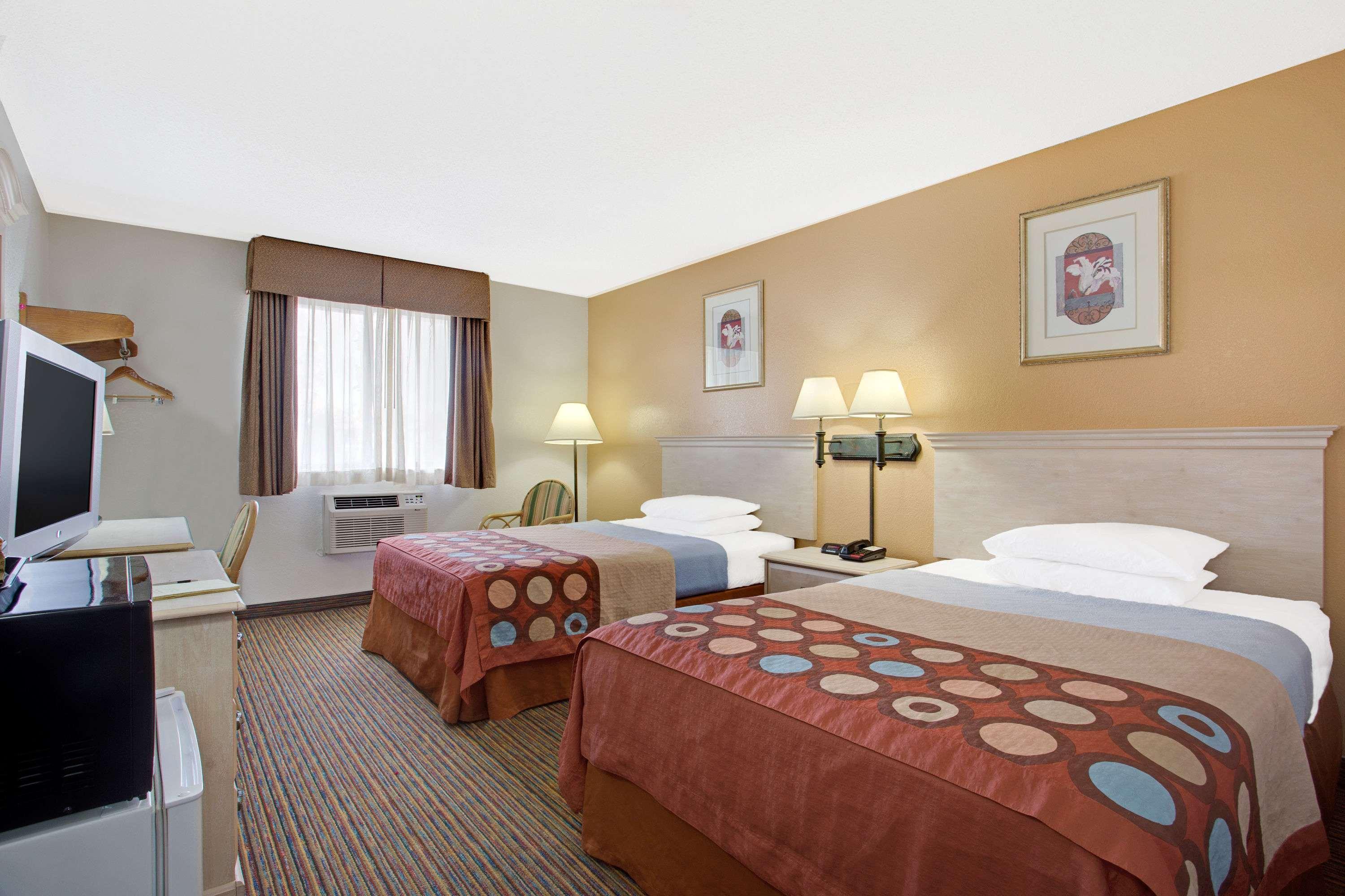 Super 8 by Wyndham Clearwater/St. Petersburg Airport — photo 5
