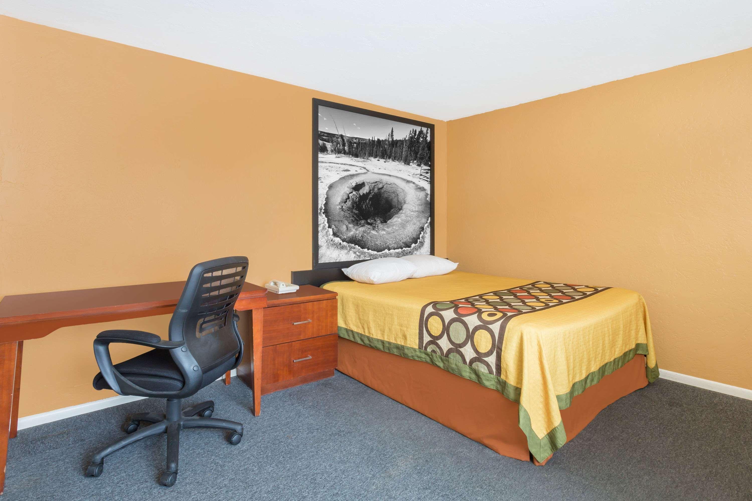 Super 8 by Wyndham Diamondville Kemmerer — photo 5