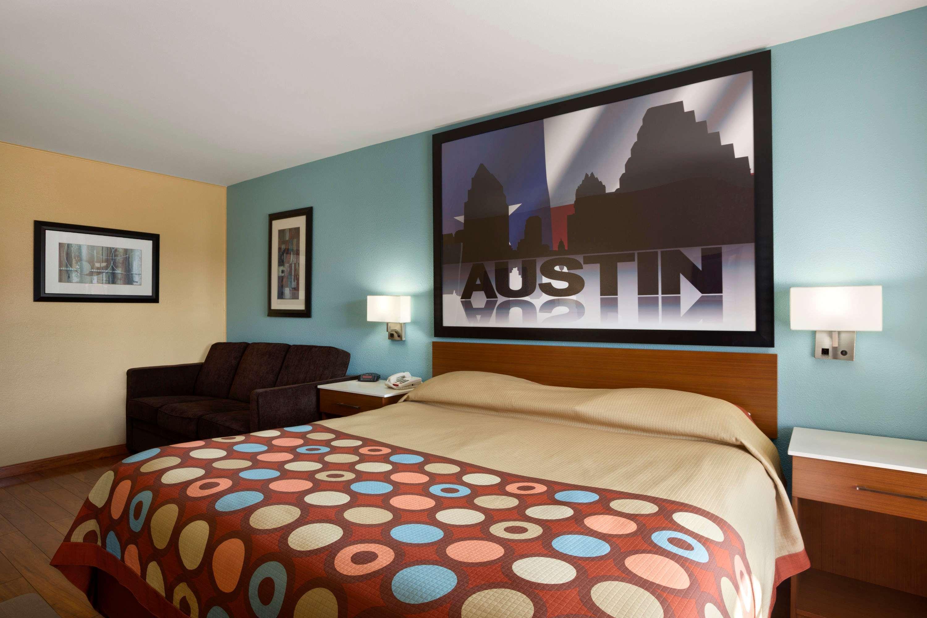 Super 8 by Wyndham Austin Downtown/Capitol Area — photo 4