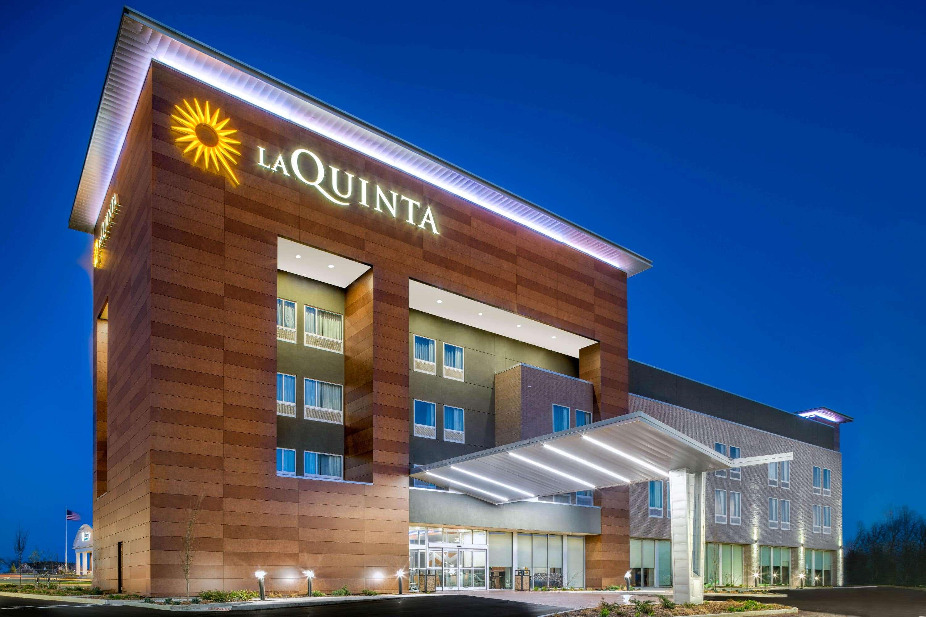 La Quinta Inn & Suites by Wyndham Louisville East