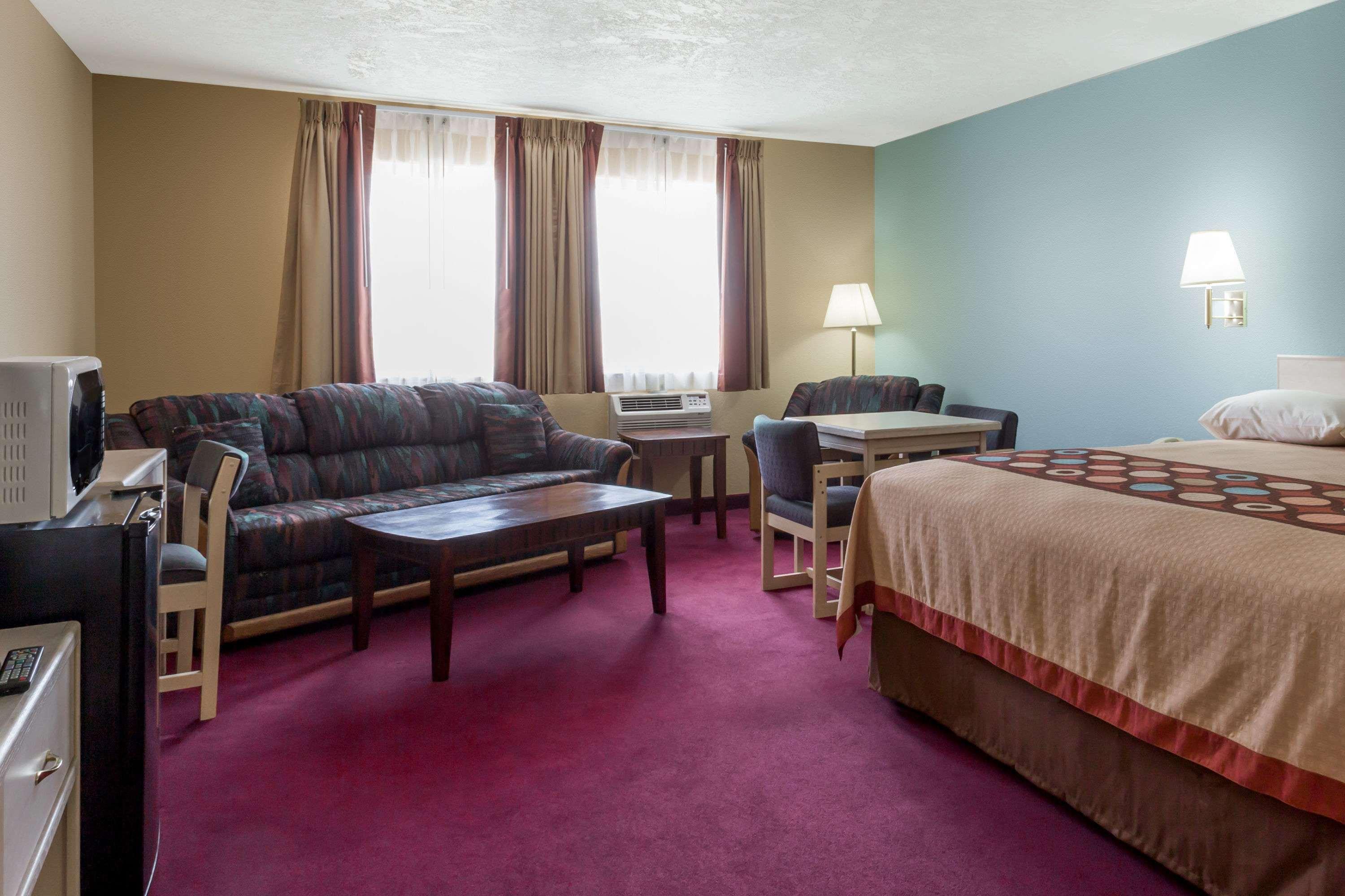 Super 8 by Wyndham Nephi — photo 4