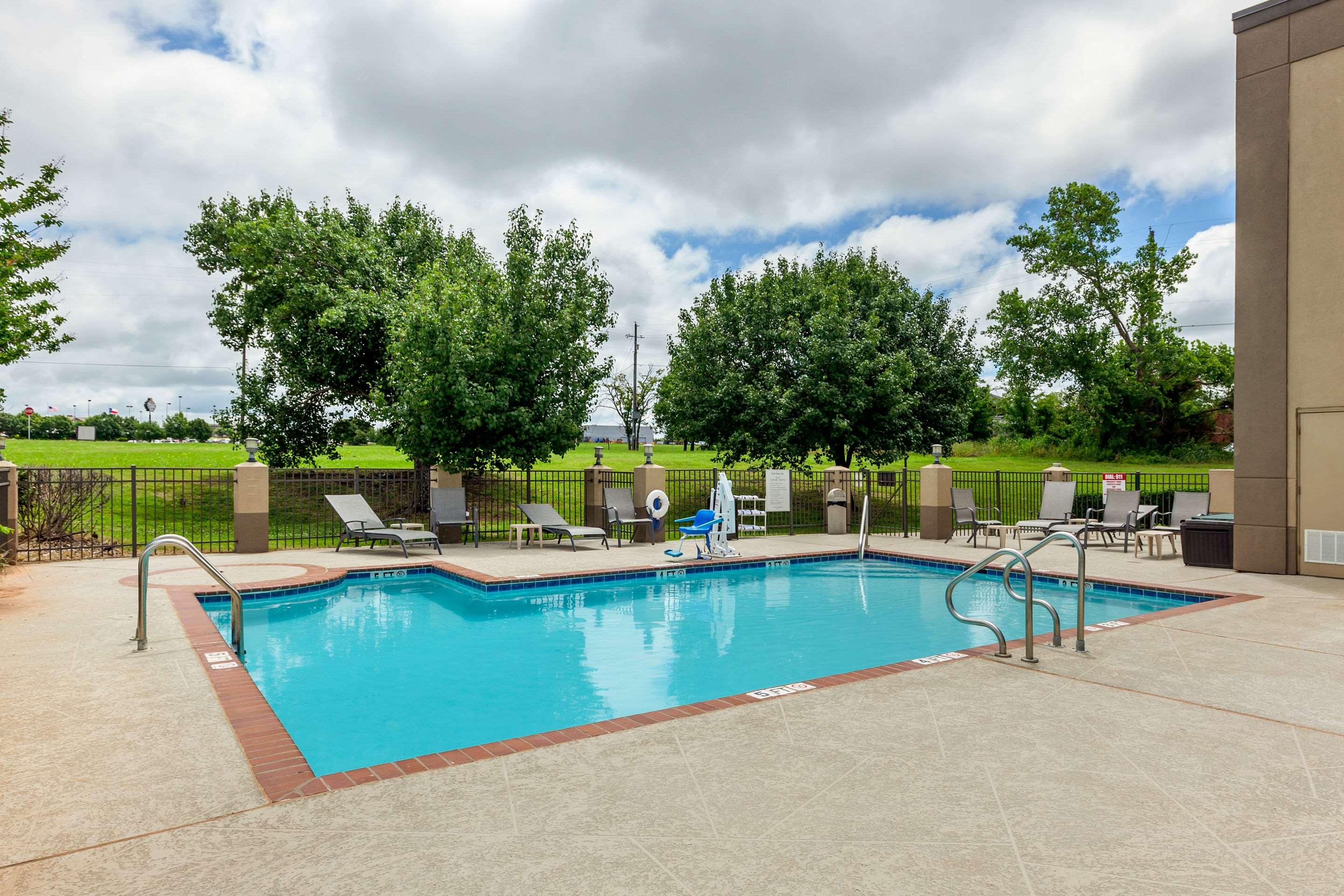 Quality Suites Sherman — photo 4