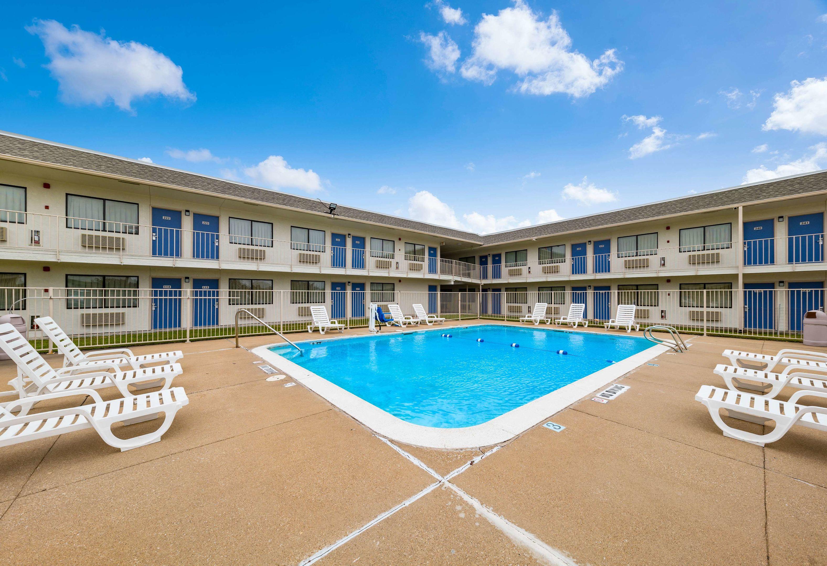 Motel 6 Greenville TX — photo 4
