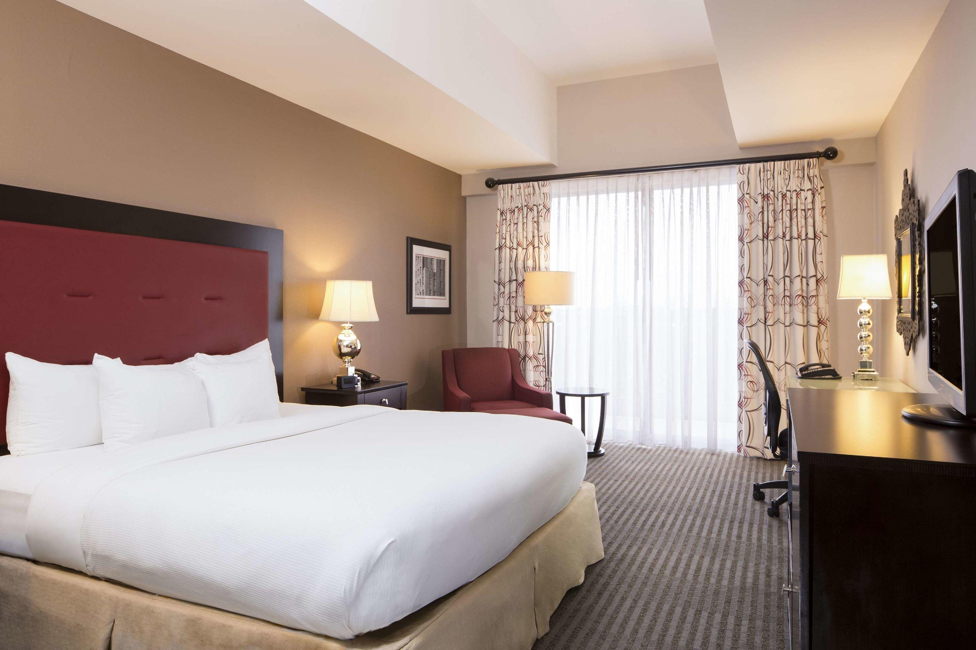 DoubleTree by Hilton Hotel Raleigh - Brownstone - University — photo 5