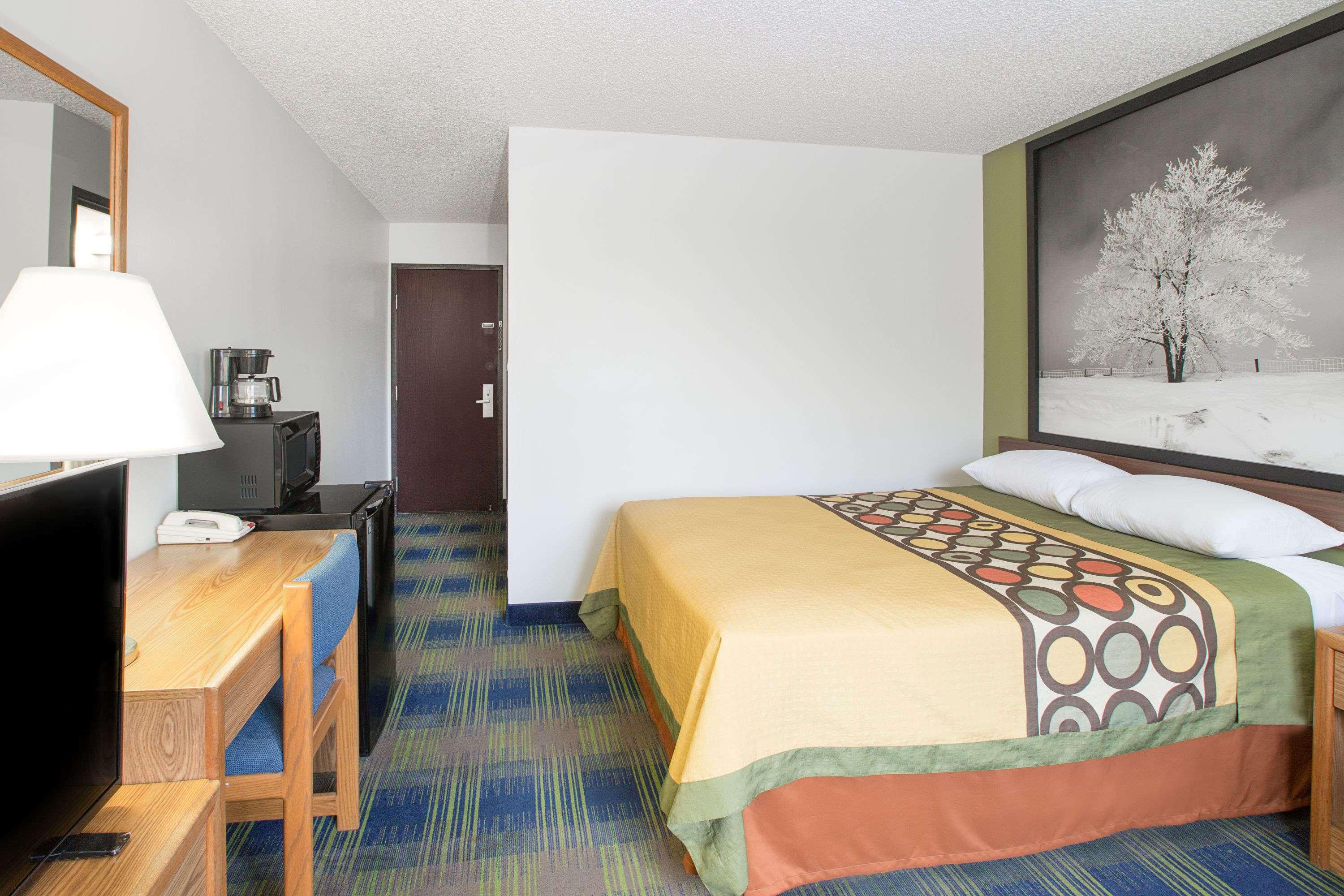 Super 8 by Wyndham Columbus — photo 4