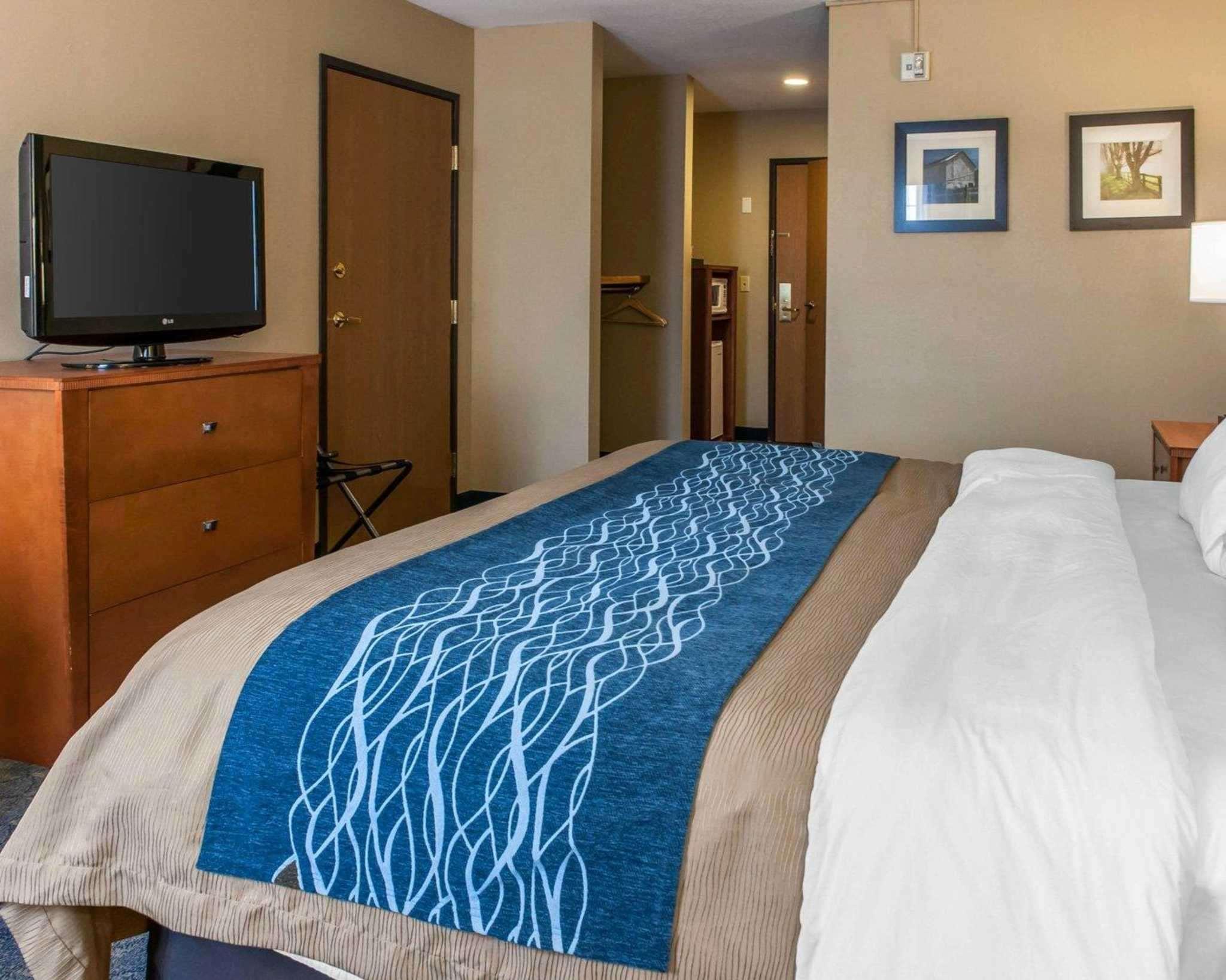 Comfort Inn & Suites Napoleon — photo 5
